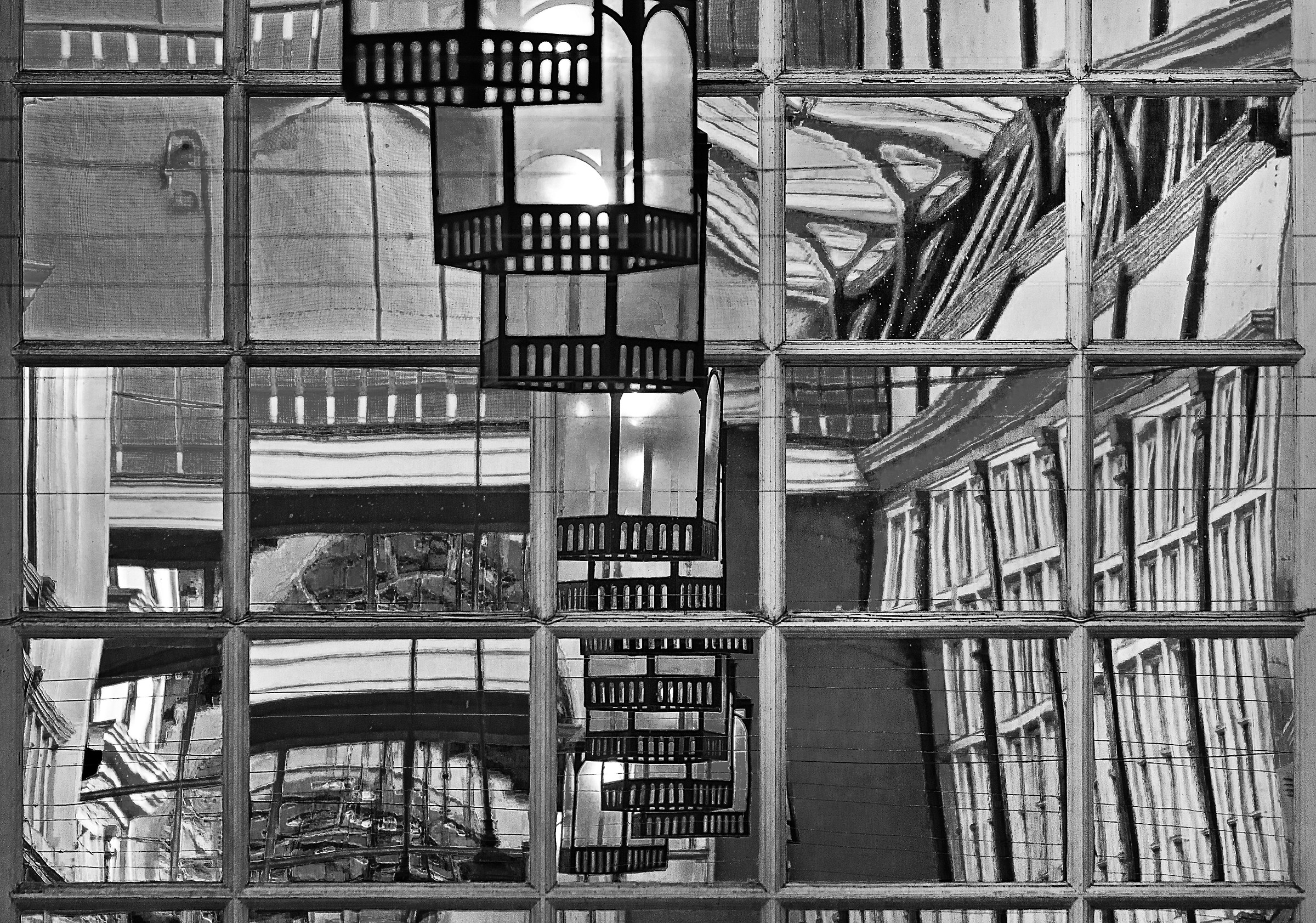 Castle Arcade: Mirrored Patterns - Mono