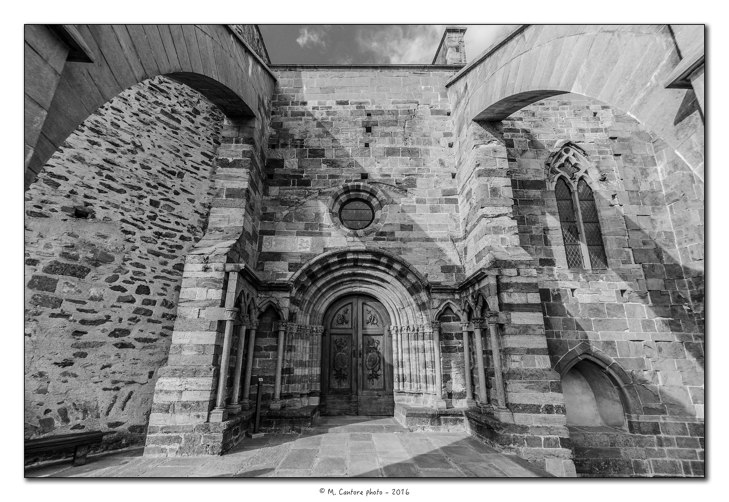 Il portone d'ingresso della Chiesa