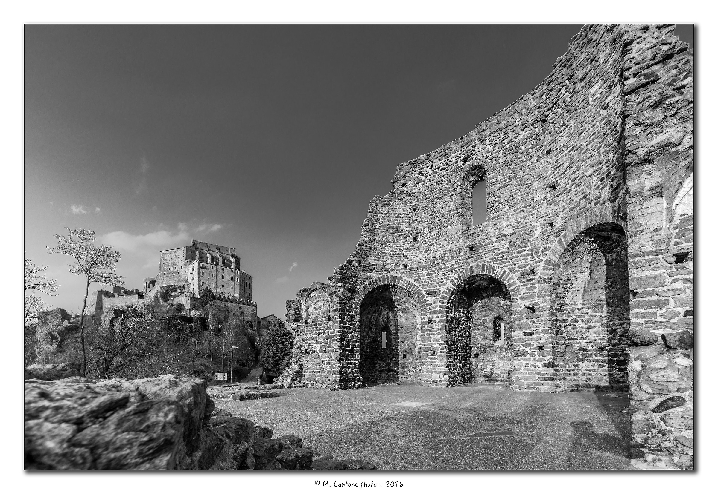 Il Sepolcro dei Monaci e la Sacra