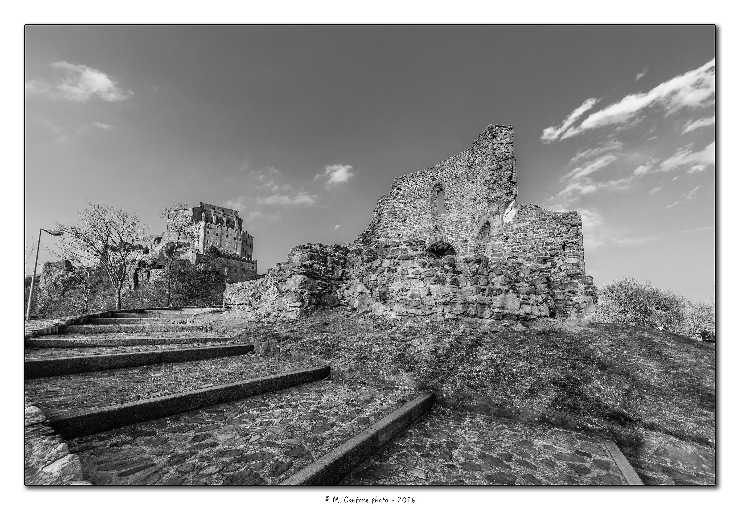 Il Sepolcro dei Monaci e la Sacra