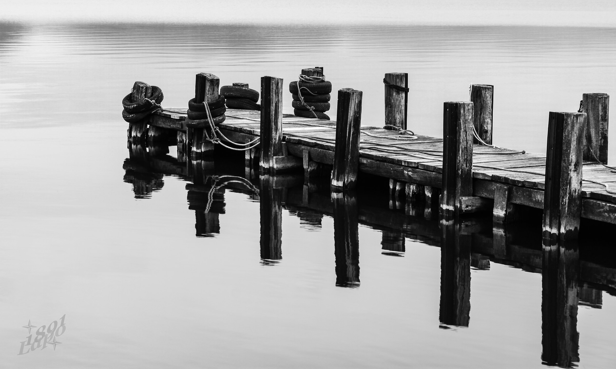 Riflessioni al molo B&W