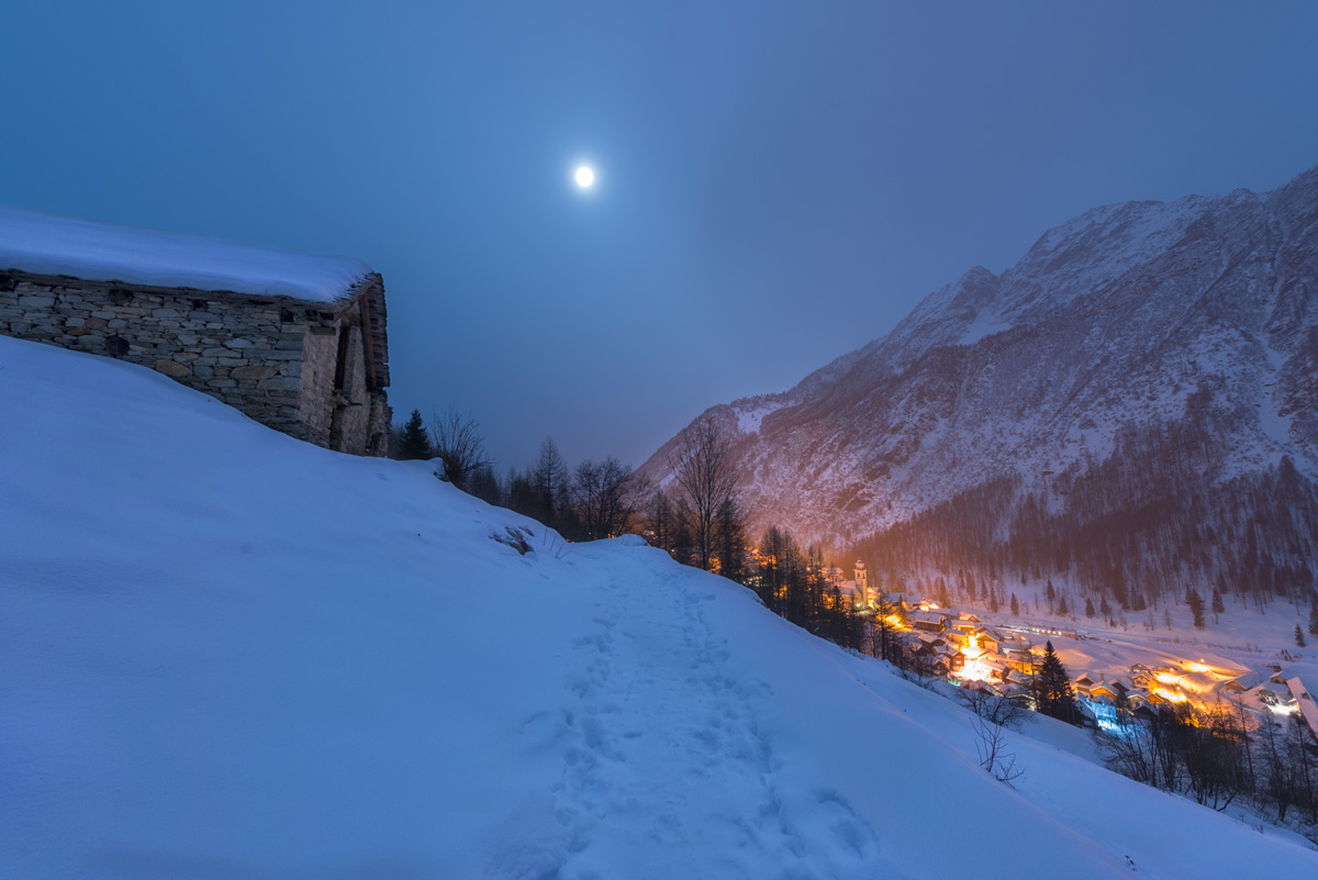Full moon of Bosco Gurin