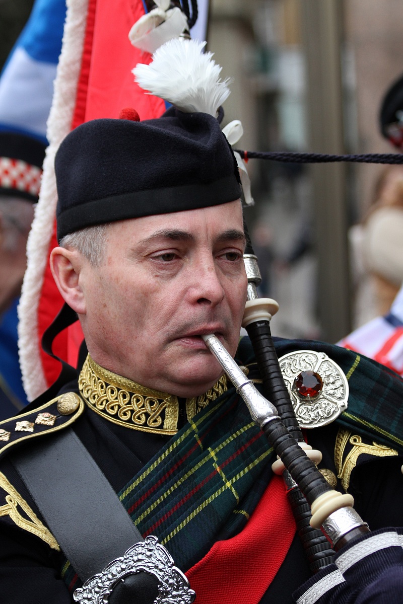 Scottish piper
