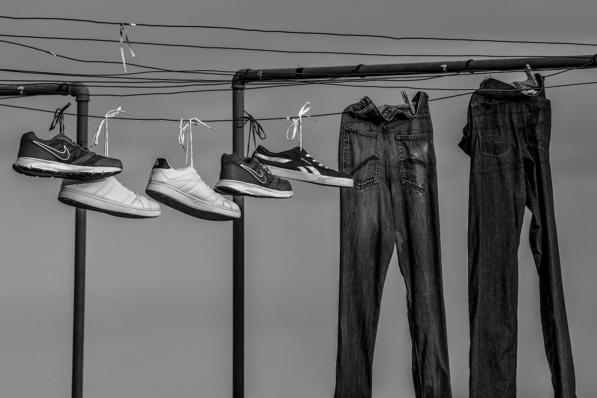 e di un paio é rimasta solo la stringa..................