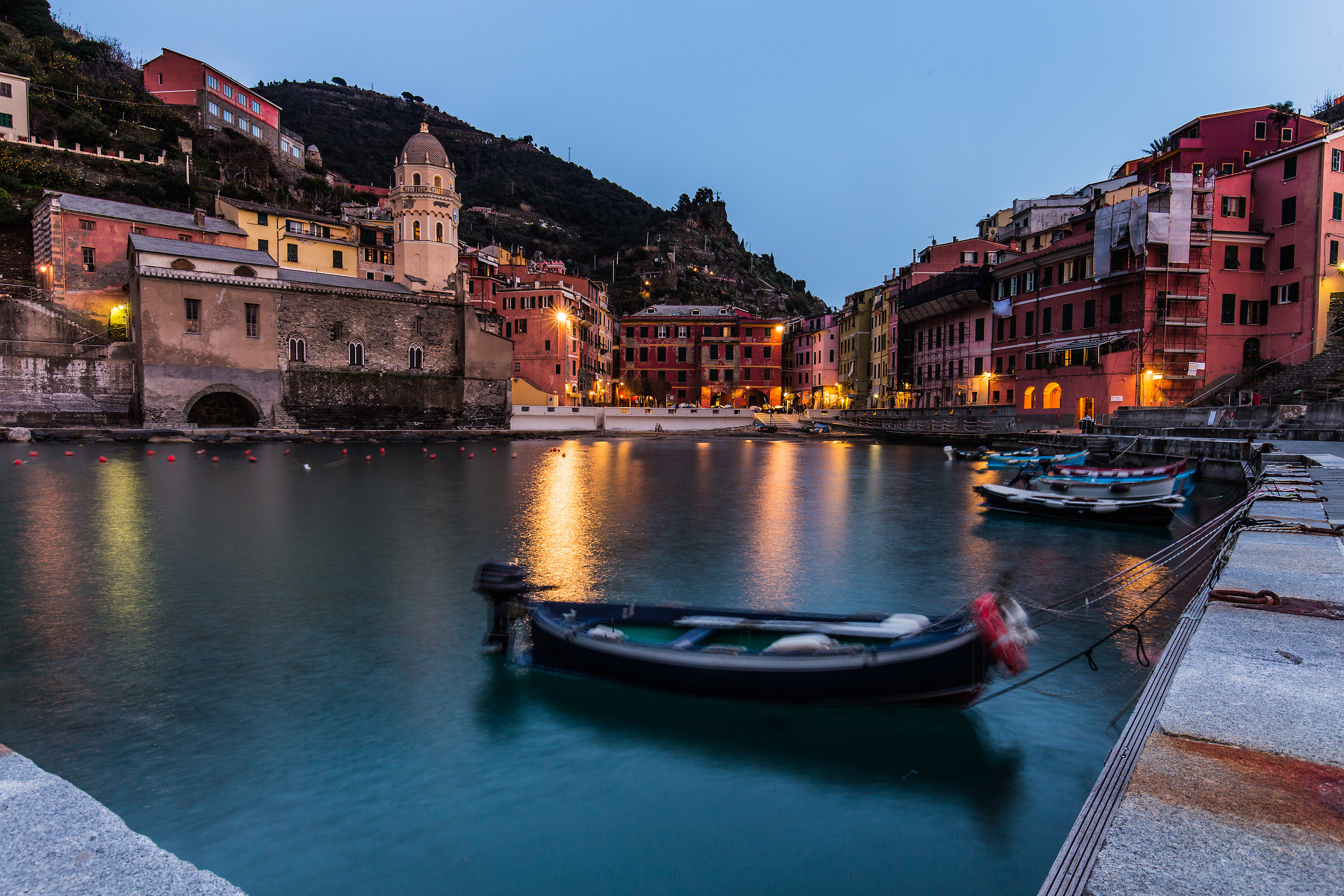 Waiting for the blue hour - Vernazza
