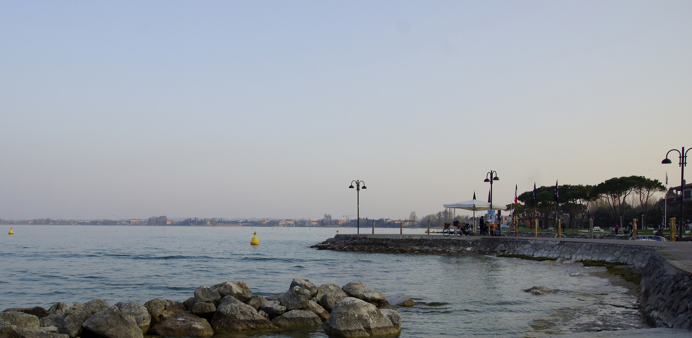 serata sul lago.........