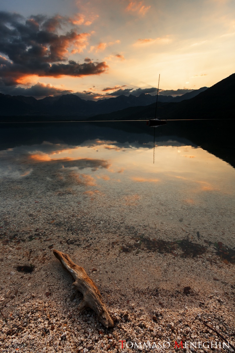 Alba al Lago di Santa Croce (bl)