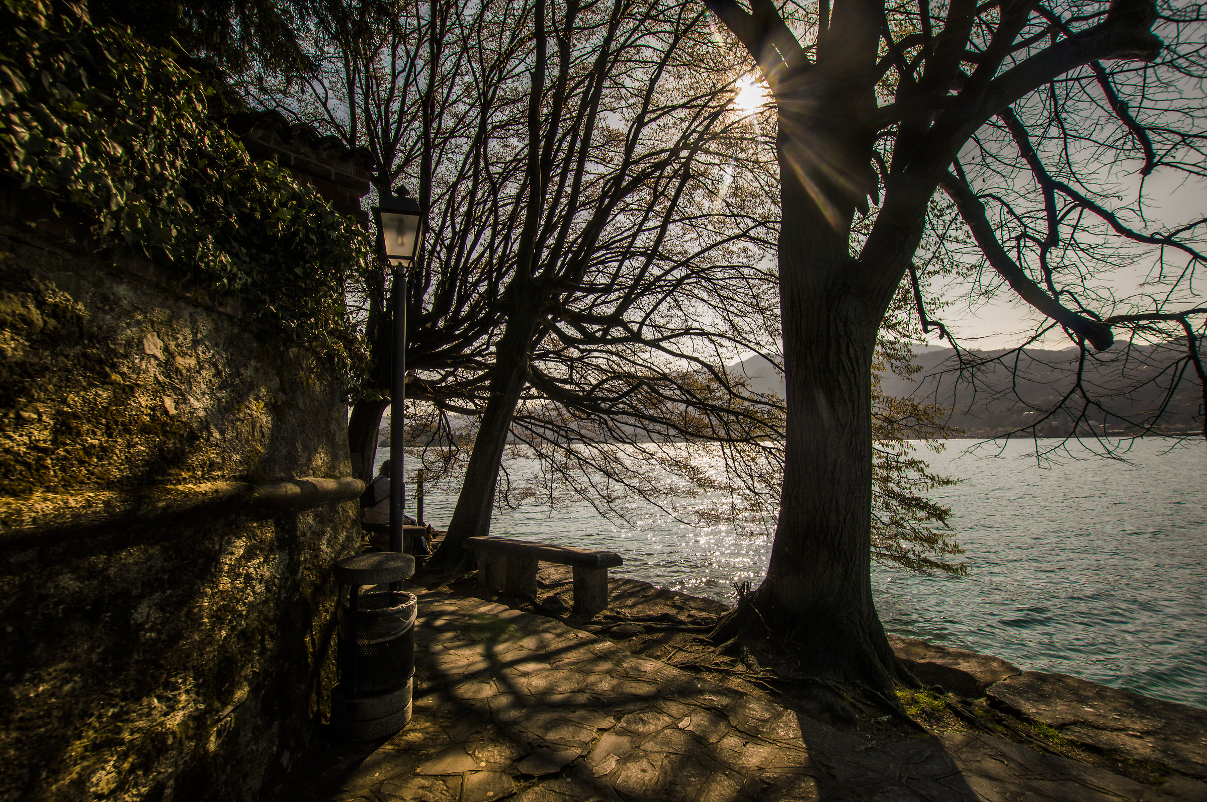 passeggiata sul lago