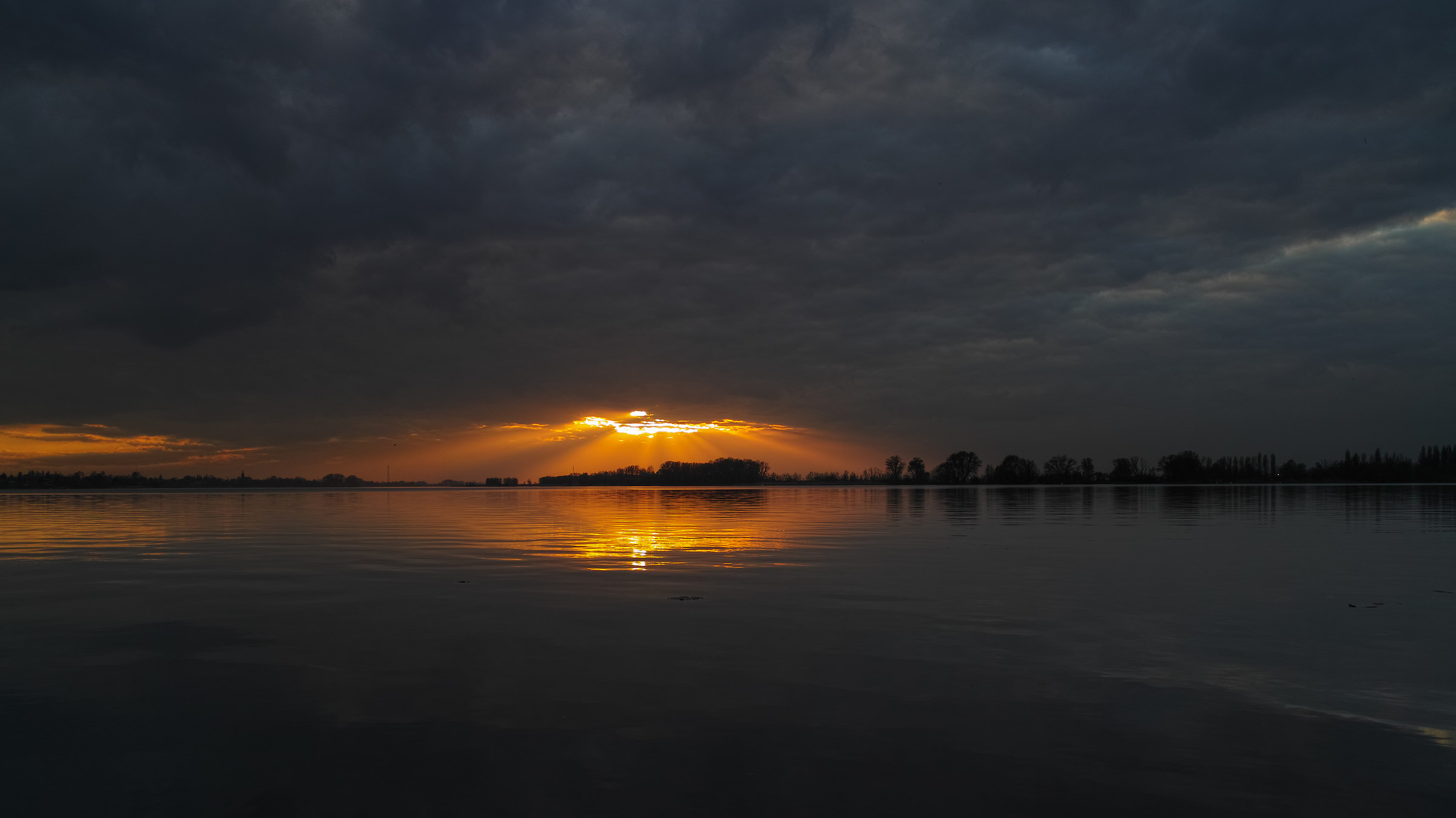 Upper Lake, a sunset away ...