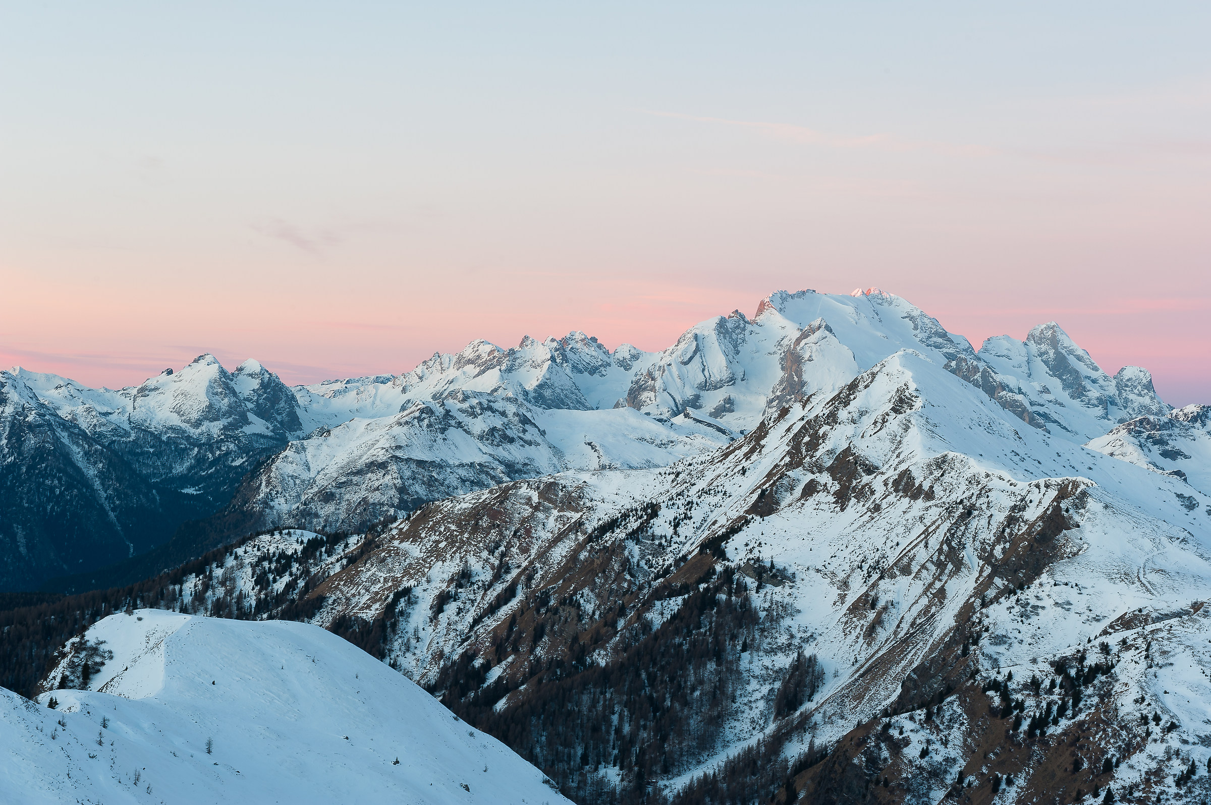 The first rays of sun on the Queen