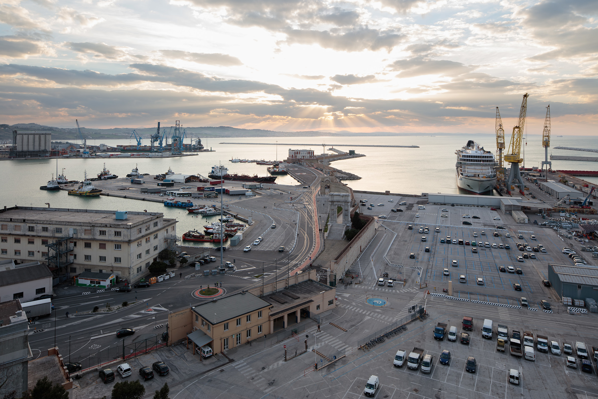 5Dsr 24mm@f/16 low NR