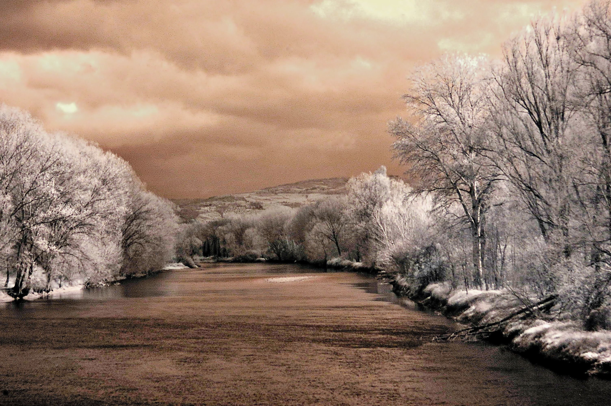 L'illusione di un fiume , in....rosso