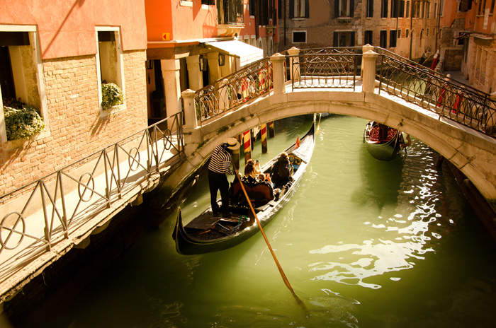 Venessia, le gondoete e...nessun intruso!