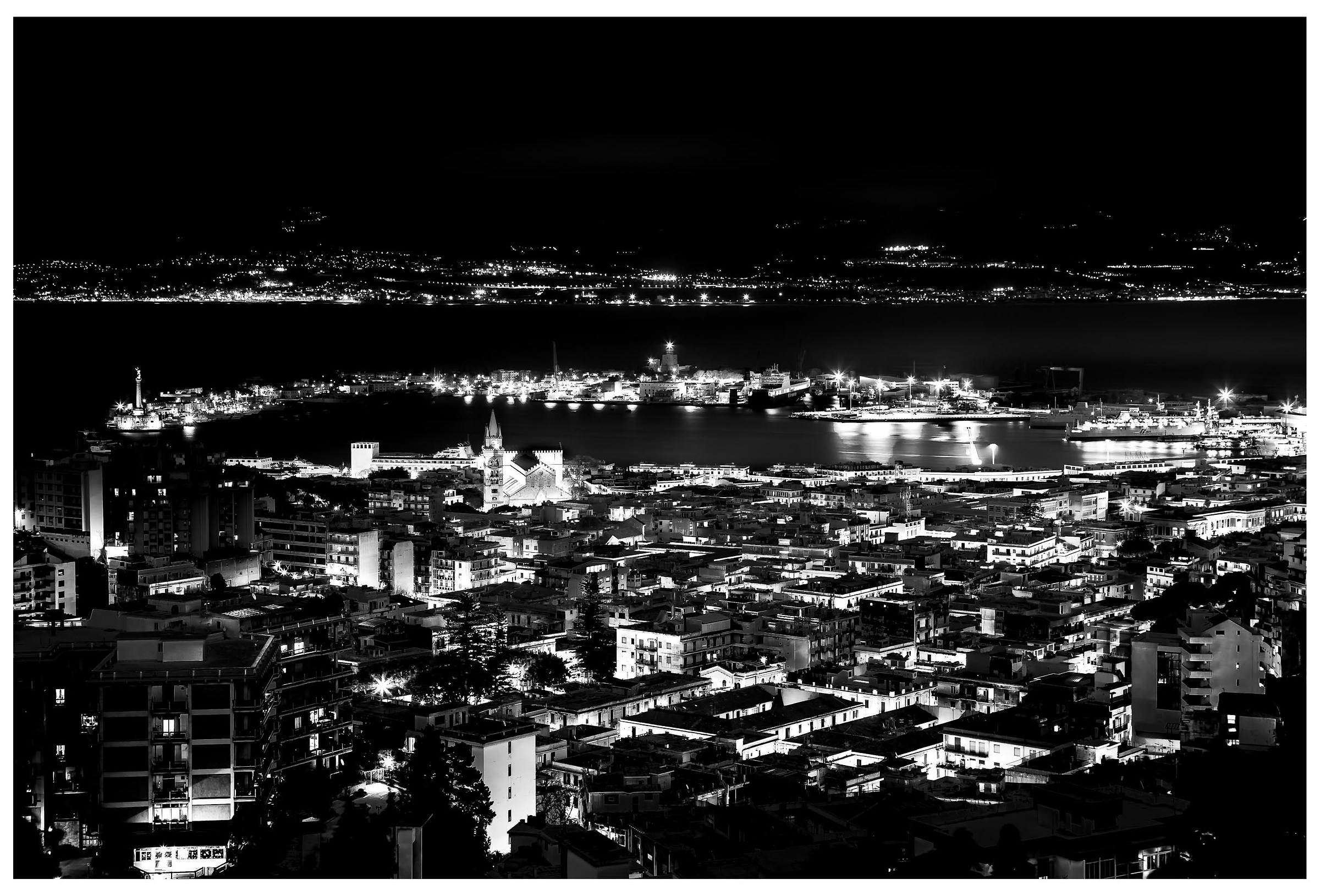 Messina at night in Black and White
