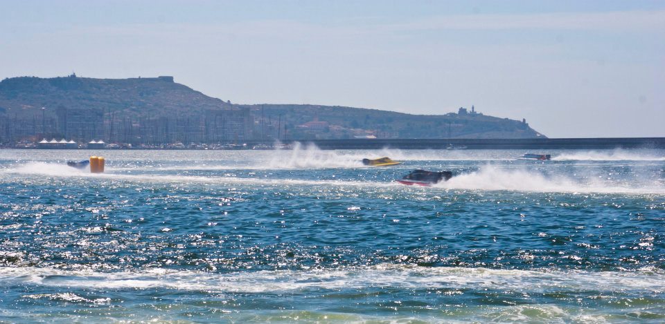 F2 World Championship 2012 offe shore