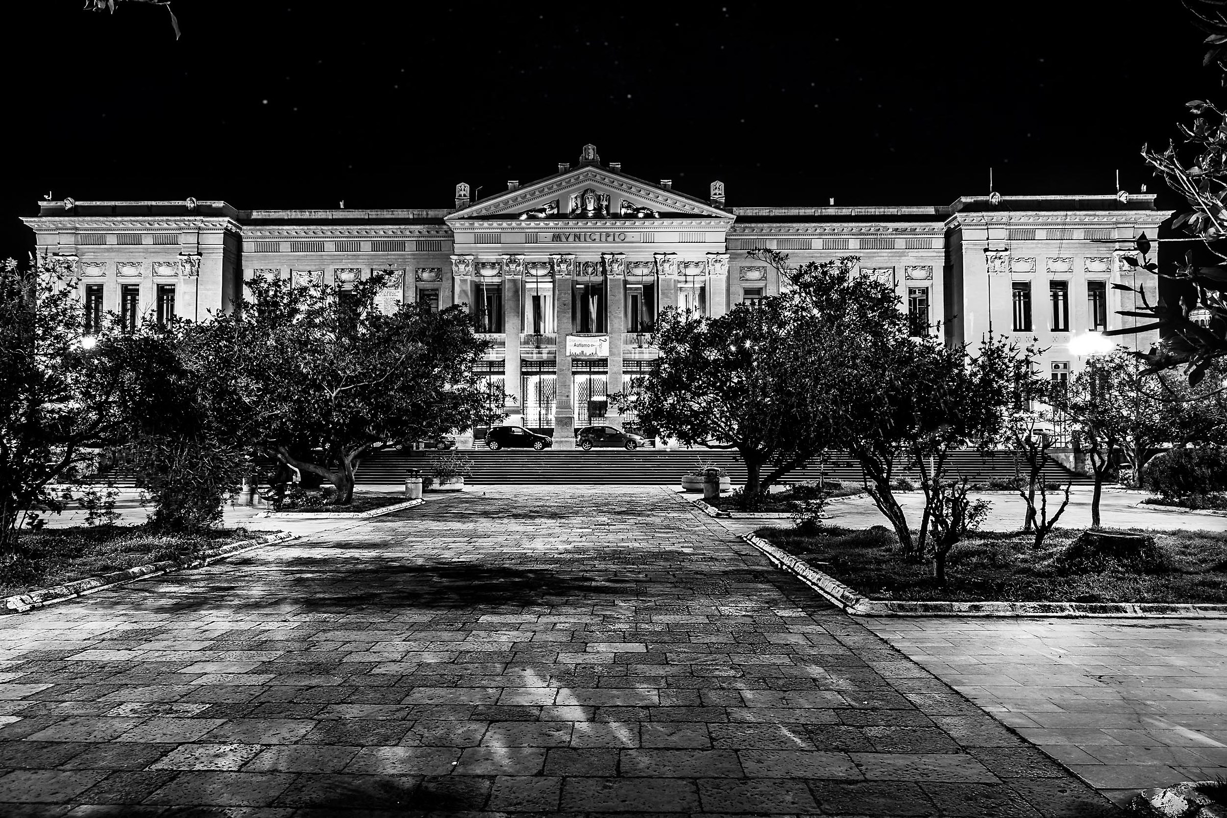 Hall of Messina at night