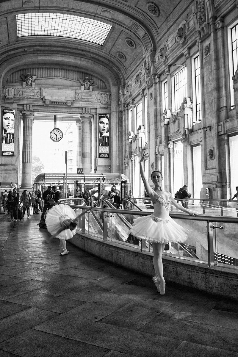 Dancers at the station