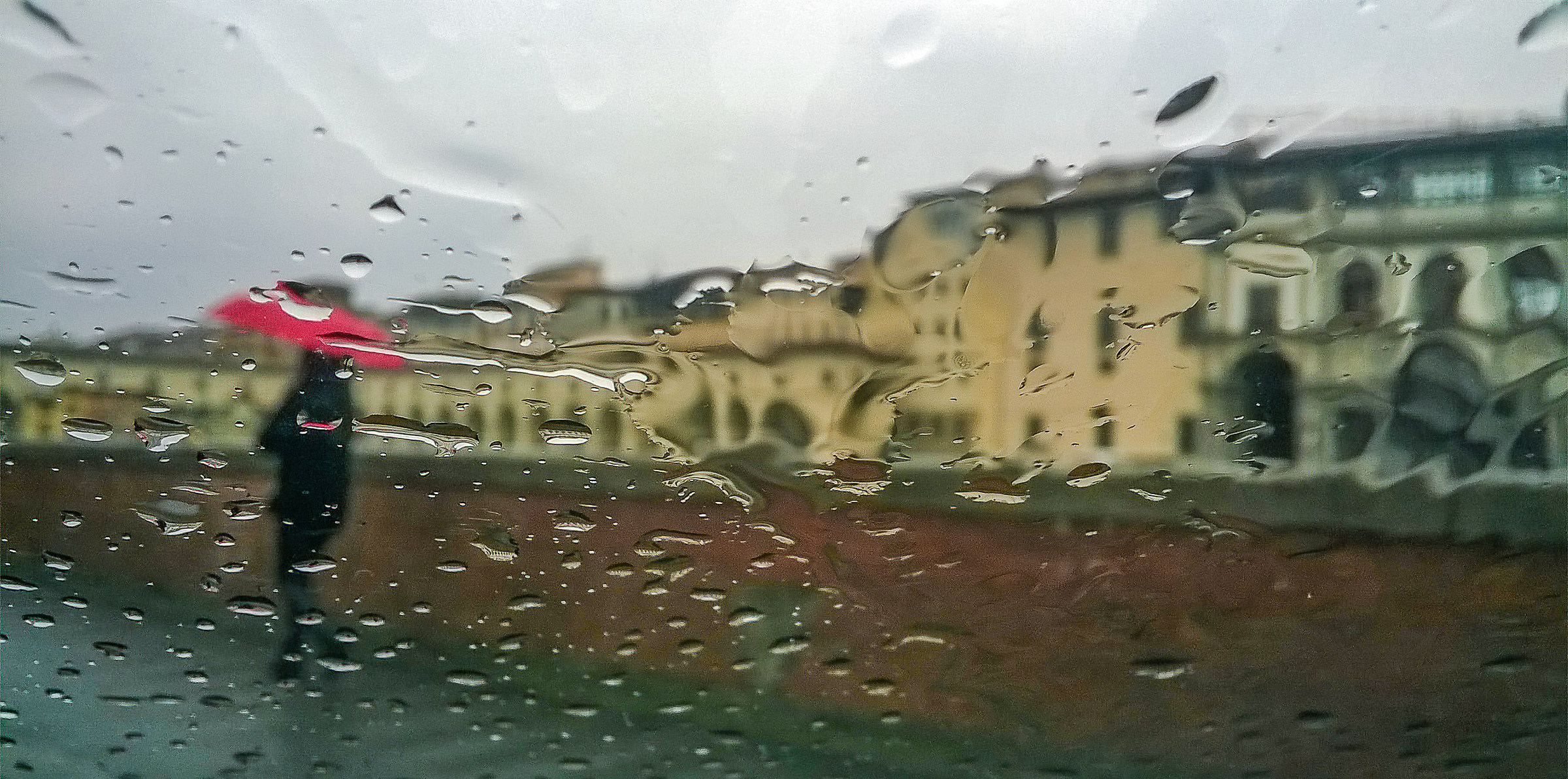 piove...sul lungarno a Firenze