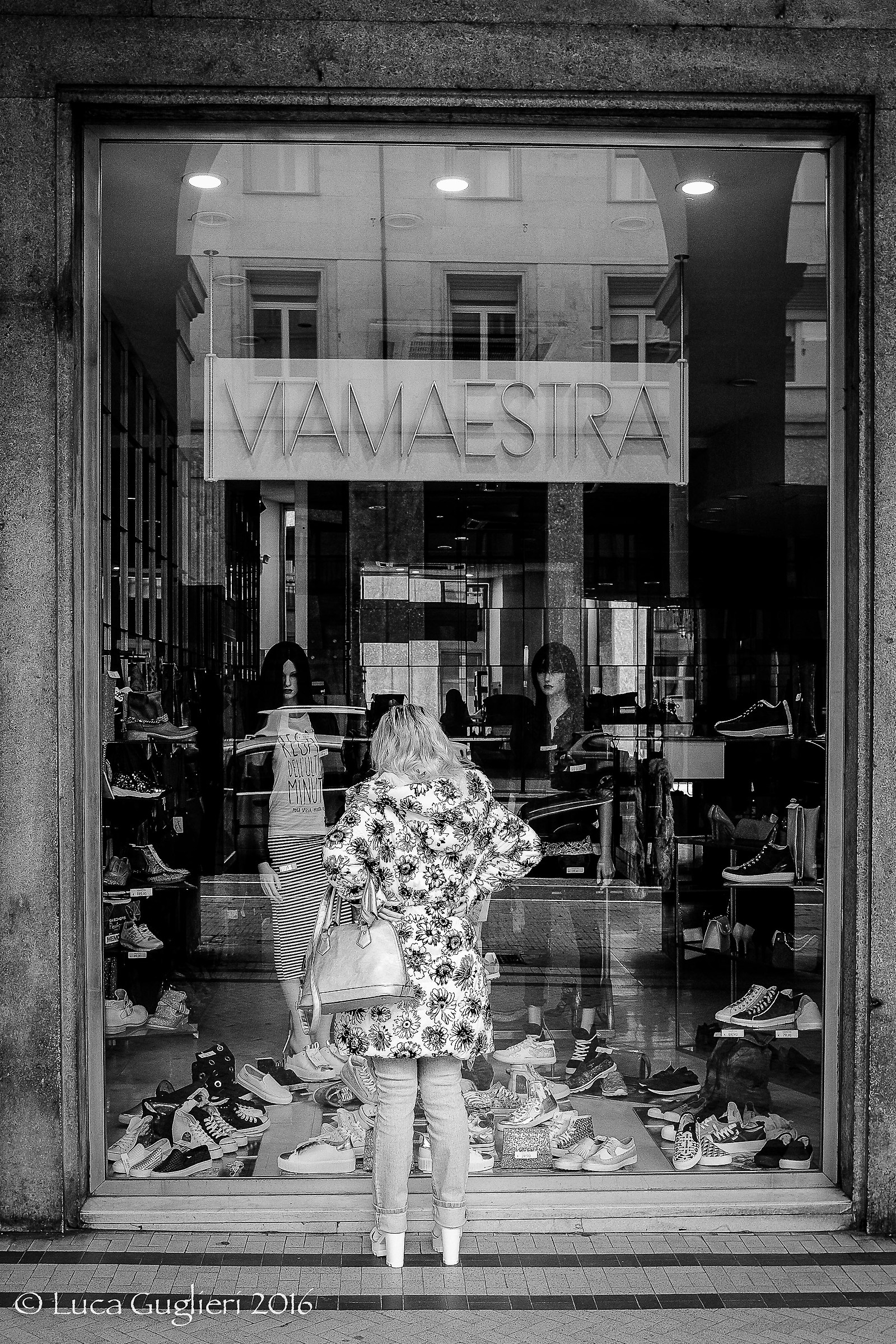 A look is the ... Via Maestra