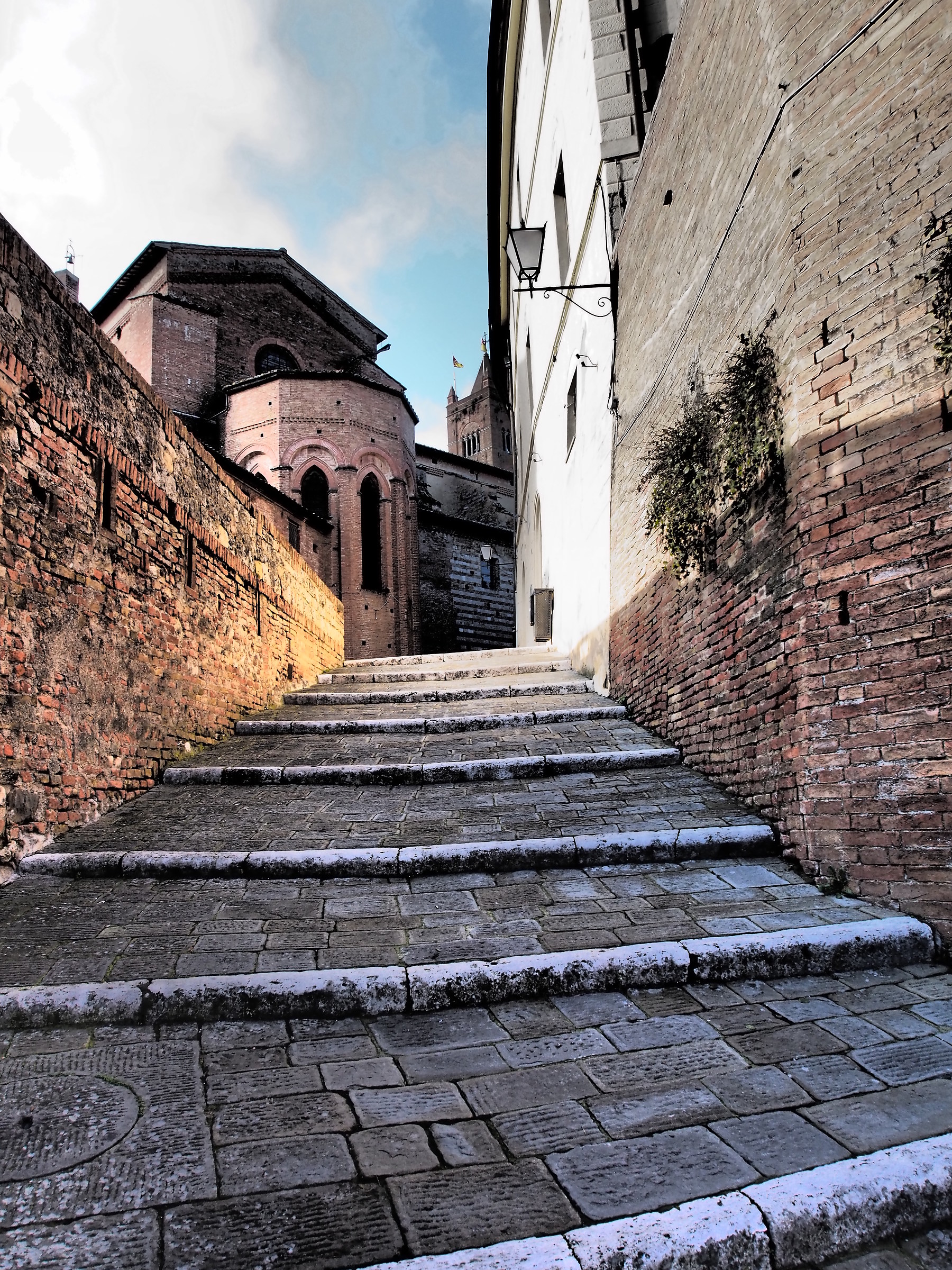 Per le vie della contrada del Montone