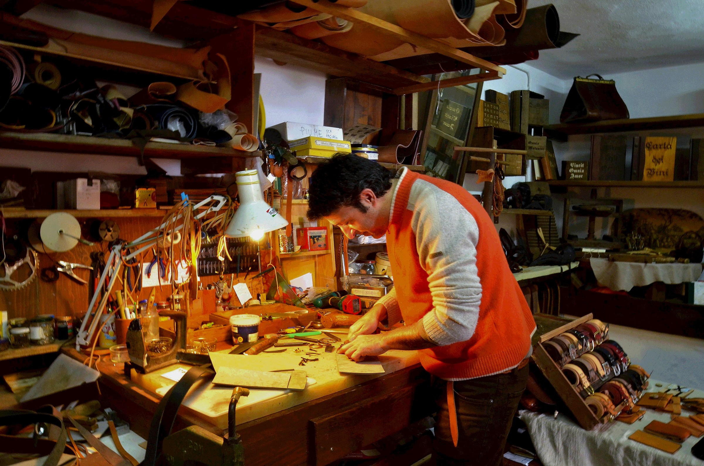 Leather craftsman of Casale Maritime