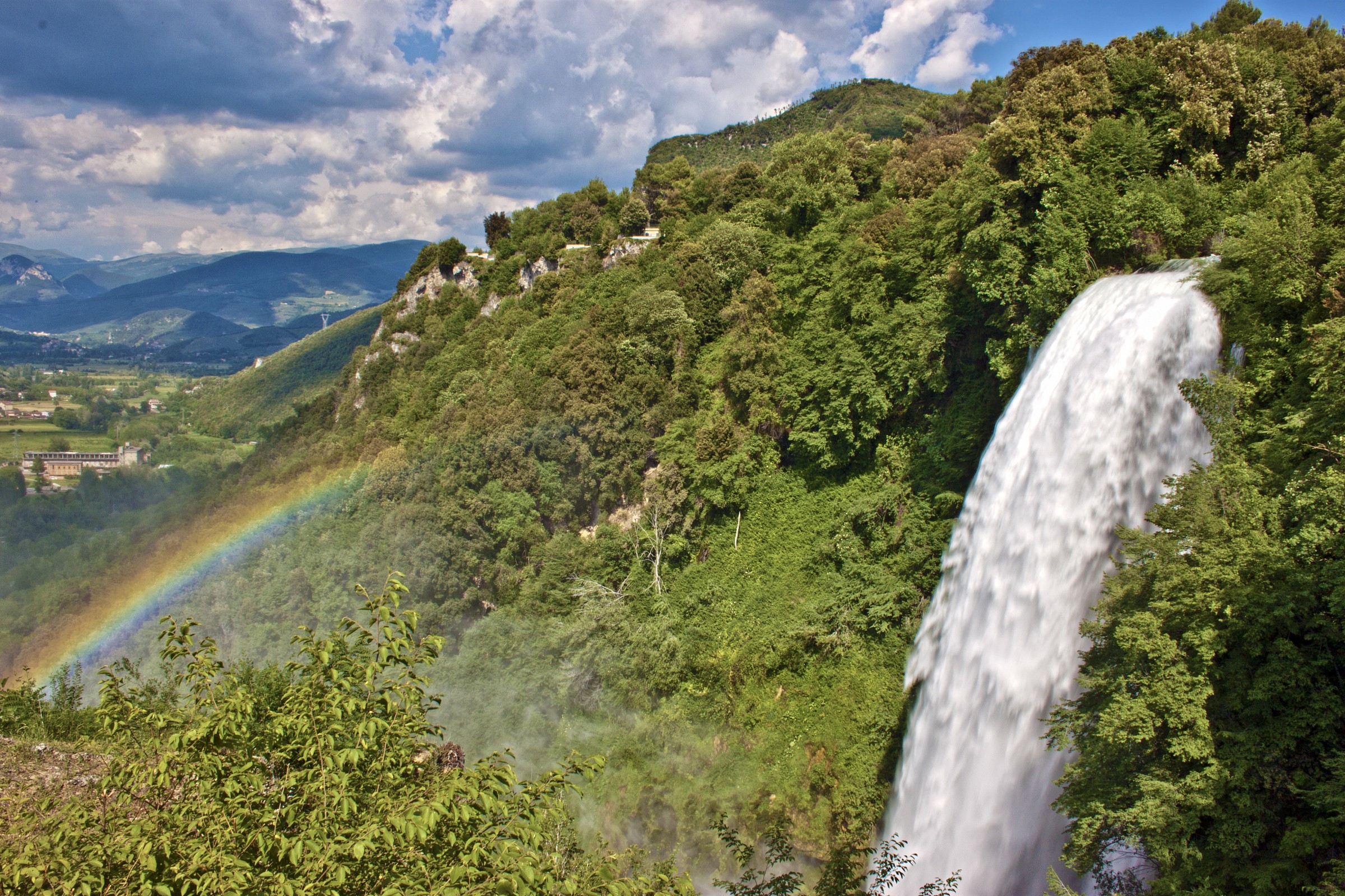 Cascata delle Marmore con arcobaleno, Terni.