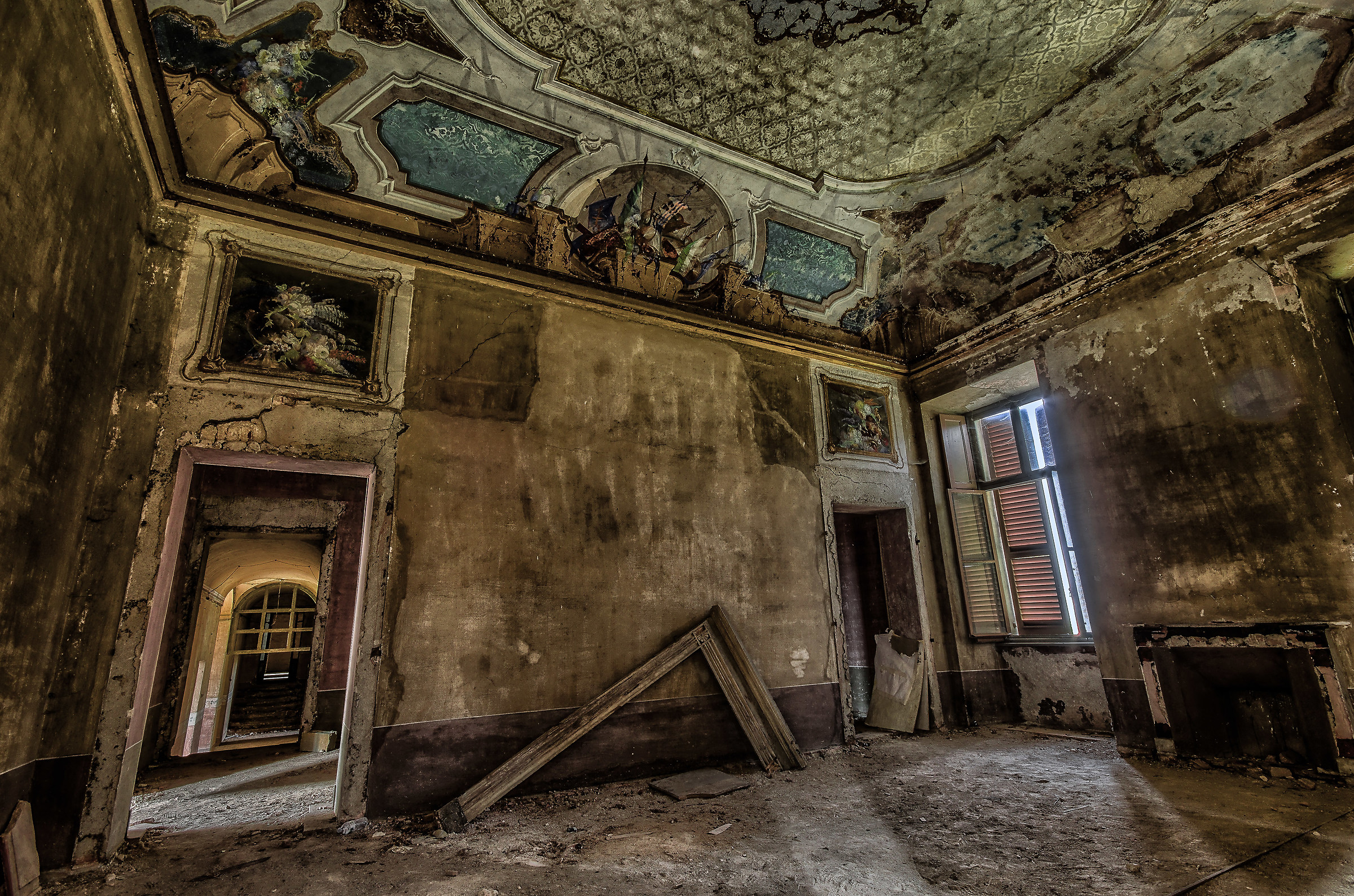 Inside the abandoned mansion ...