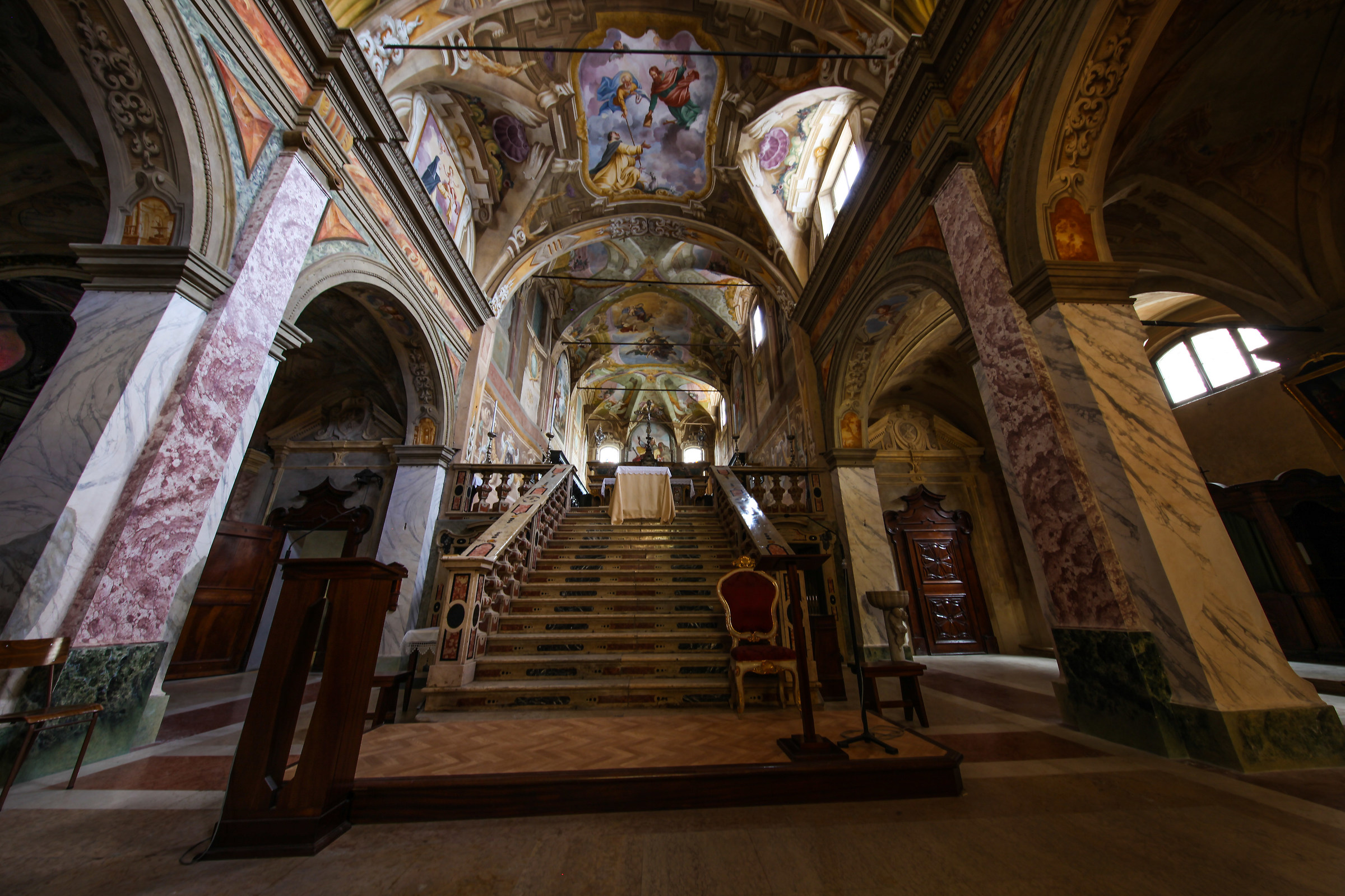 L'altare della chiesa di San Giacomo