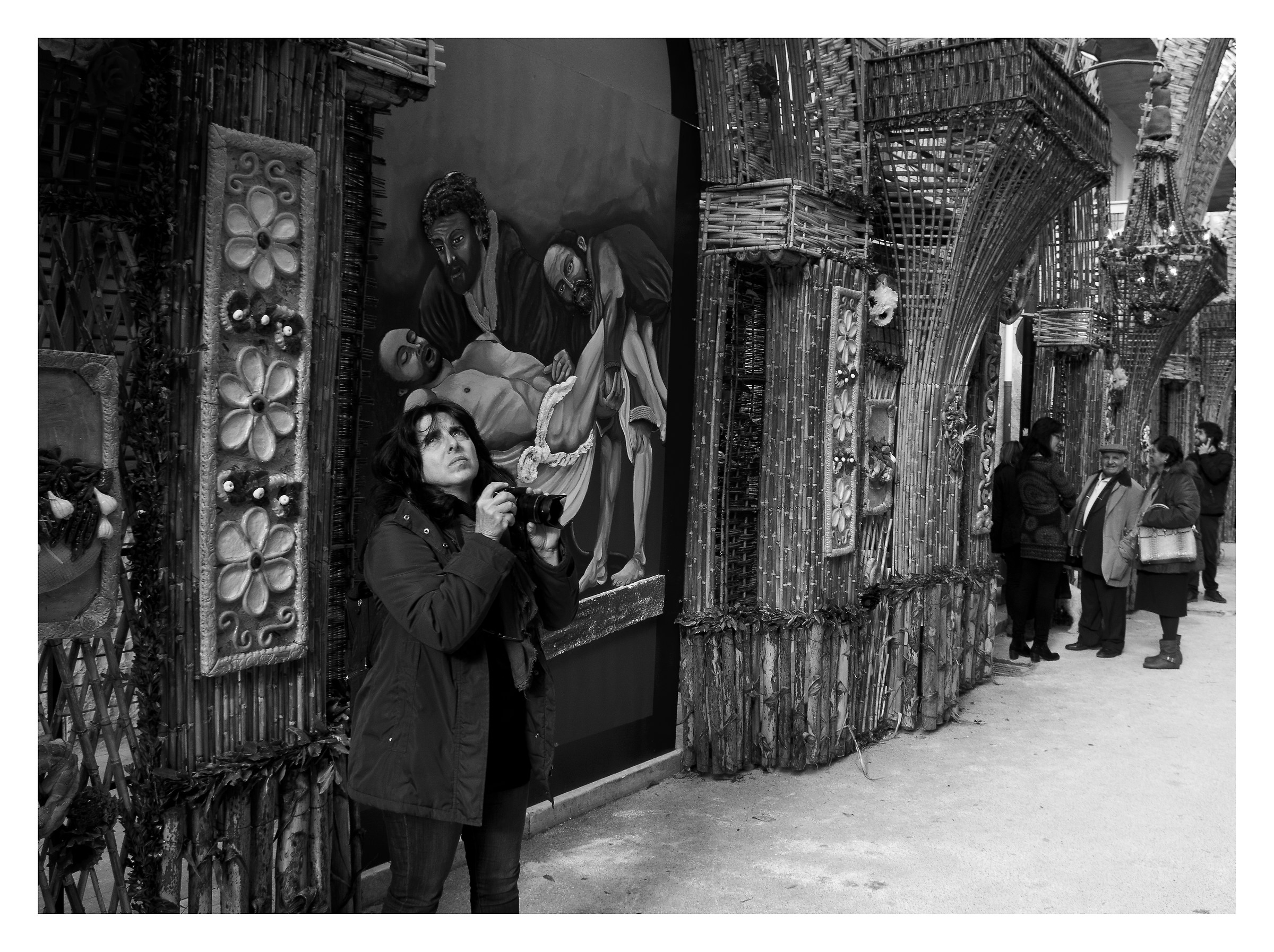 Deposizione con fotografa