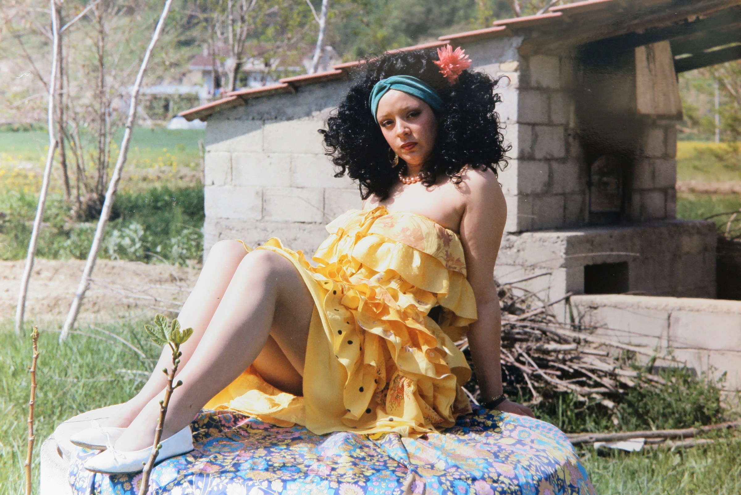 The young fig tree and the model.