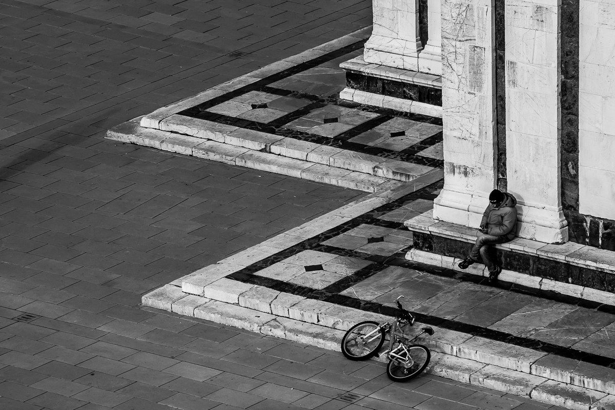 Short stop in the churchyard