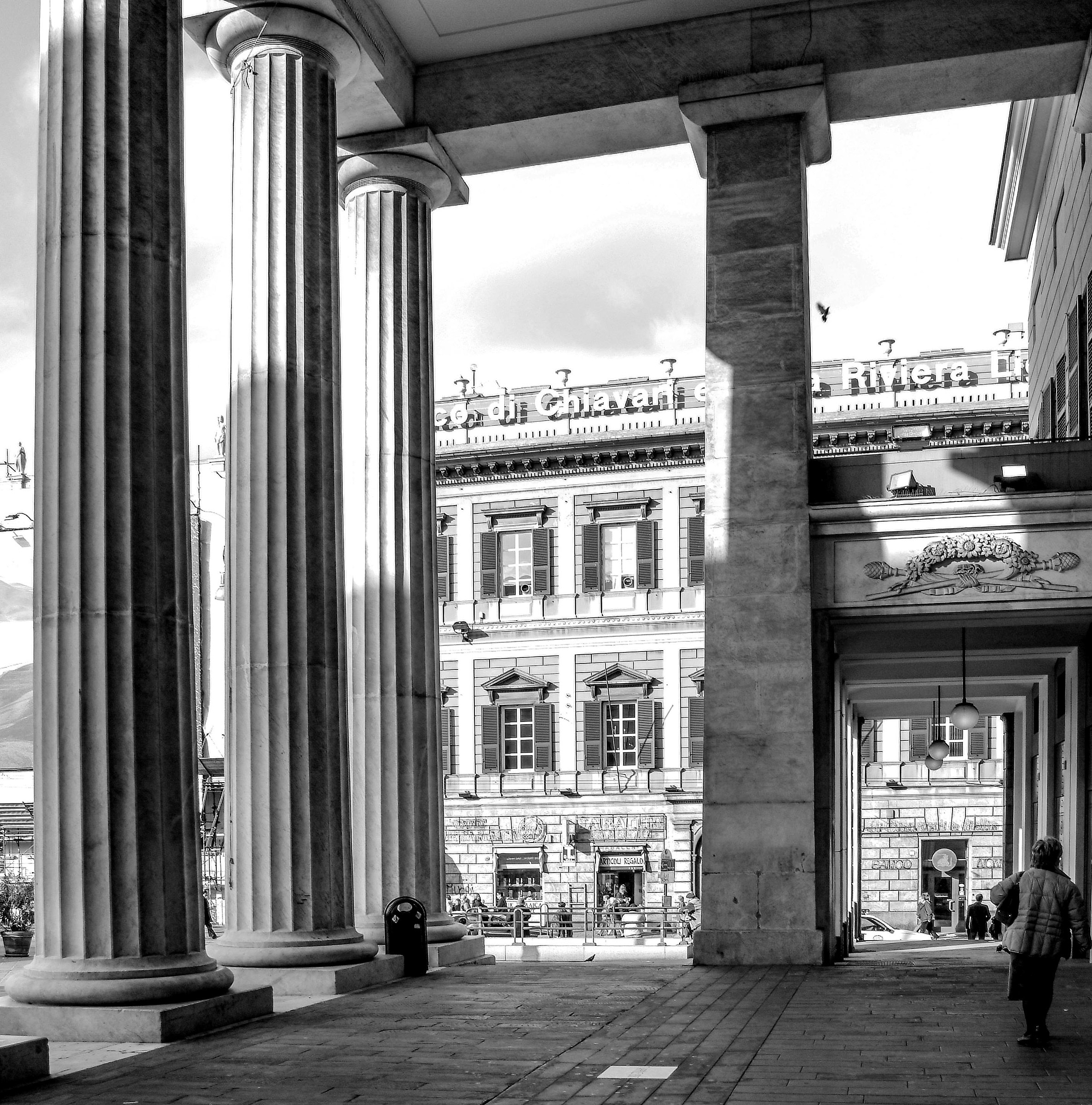 genova portico del teatro carlo felice