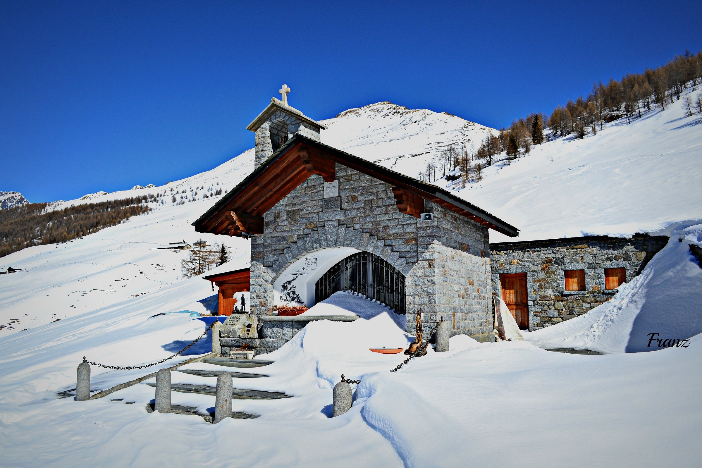 The Redasco chapel in winter