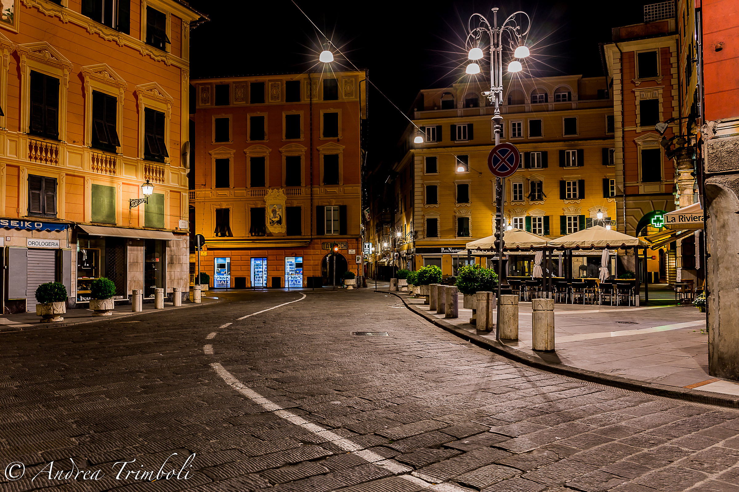 The light Cavur Square