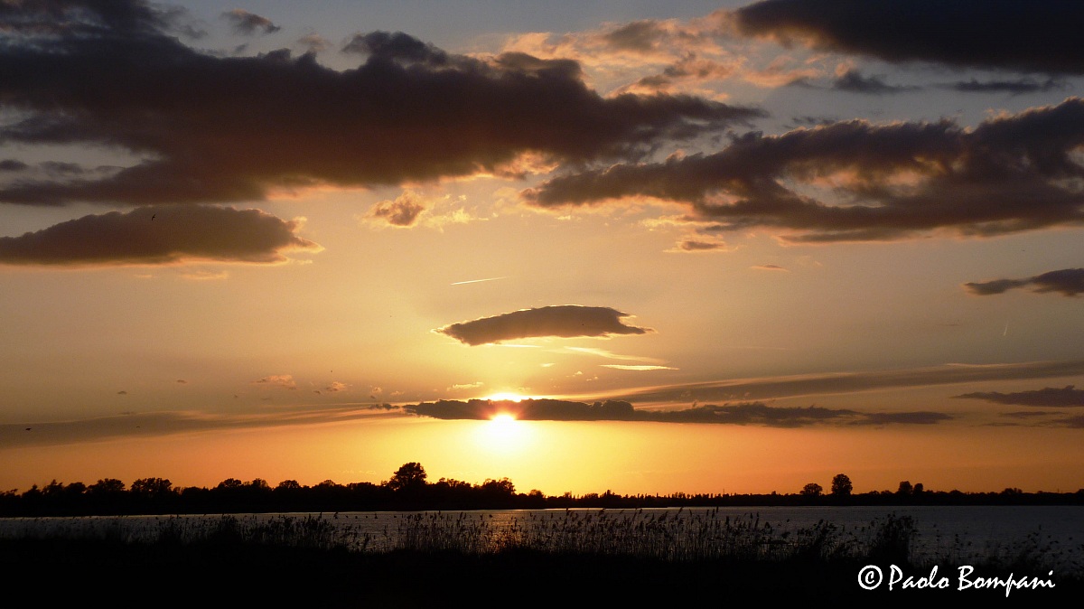 Sunset over the valleys of Argenta