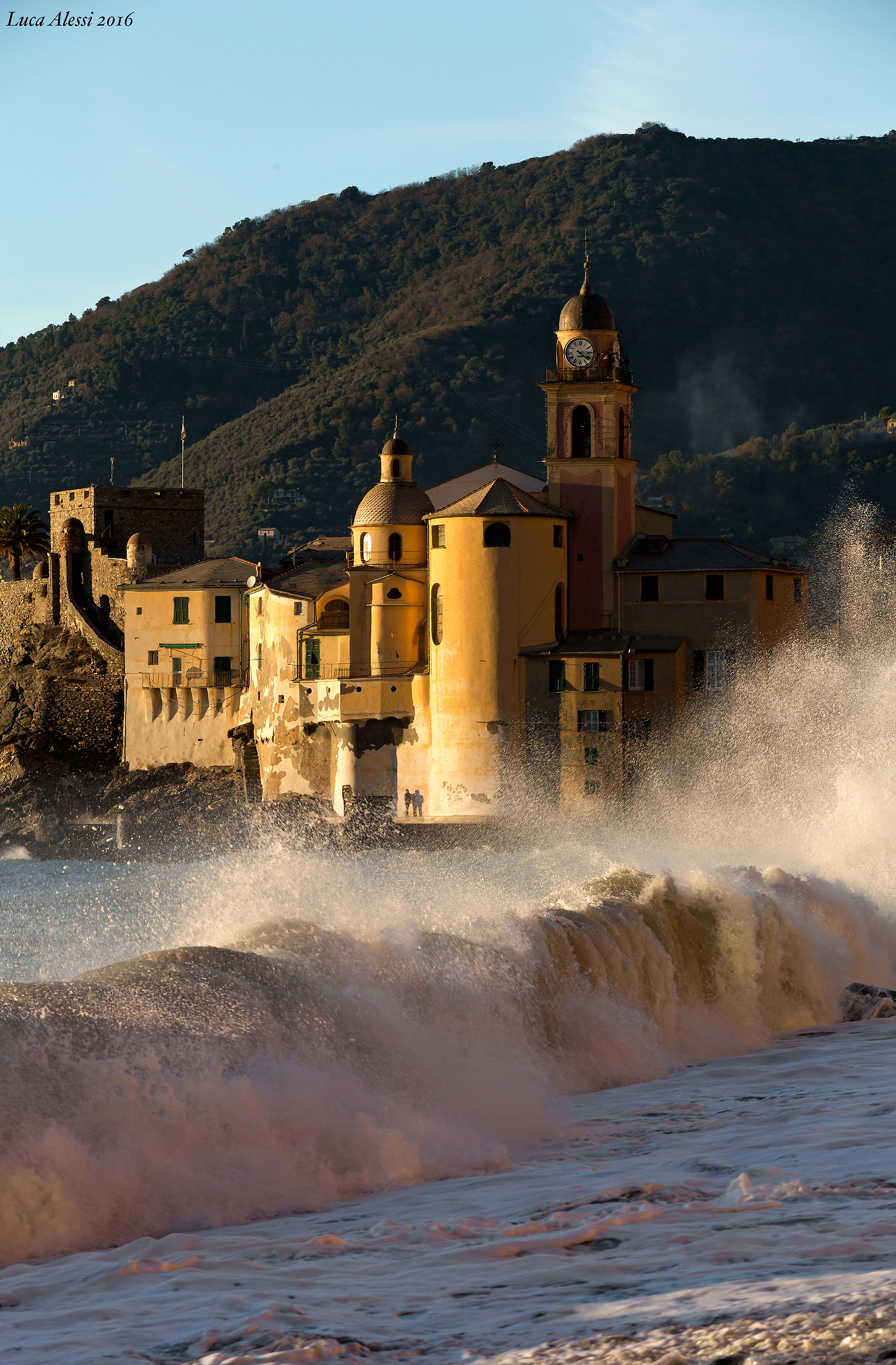 big wave in Camogli
