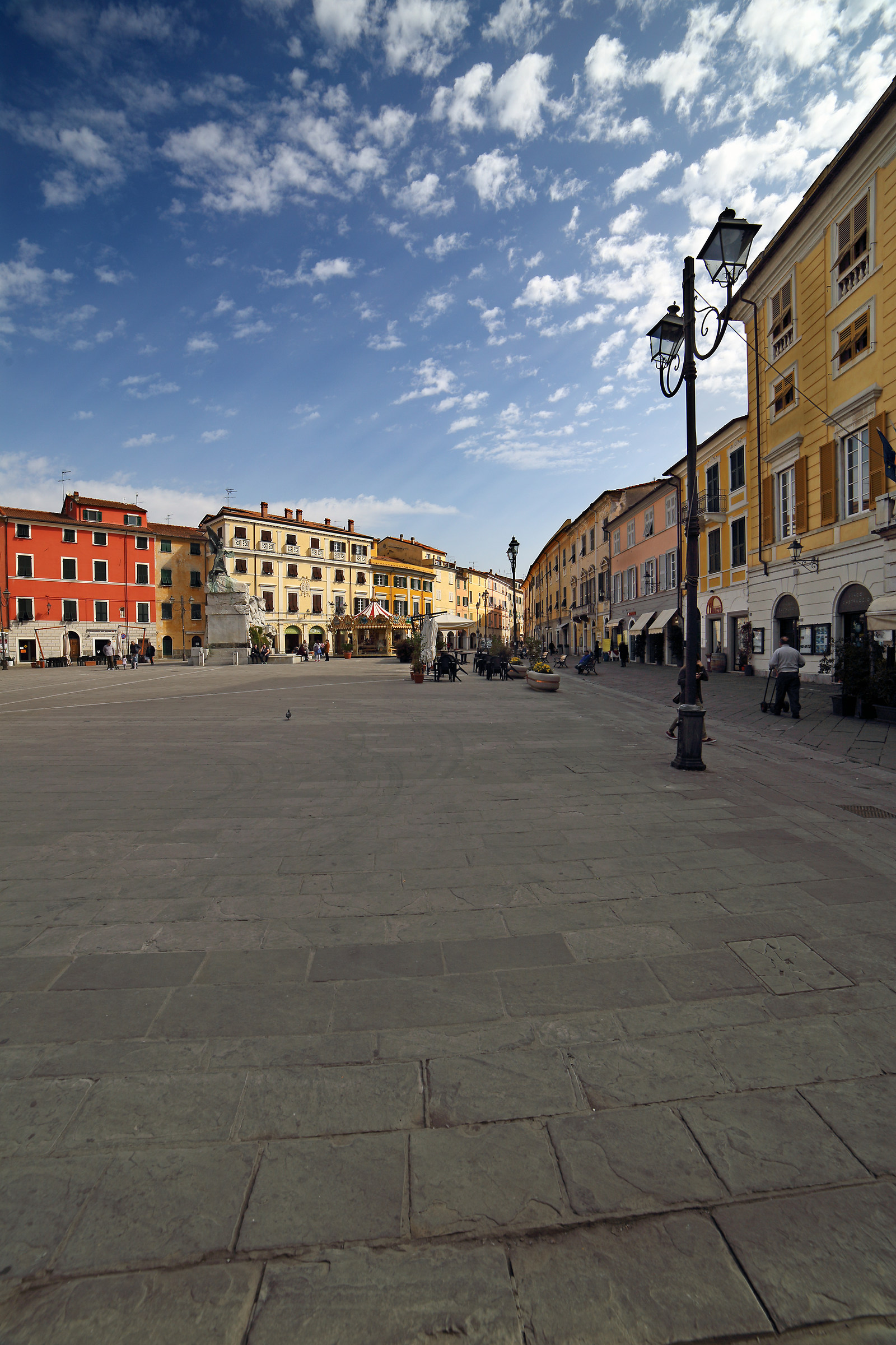 Sarzana, Piazza Matteotti