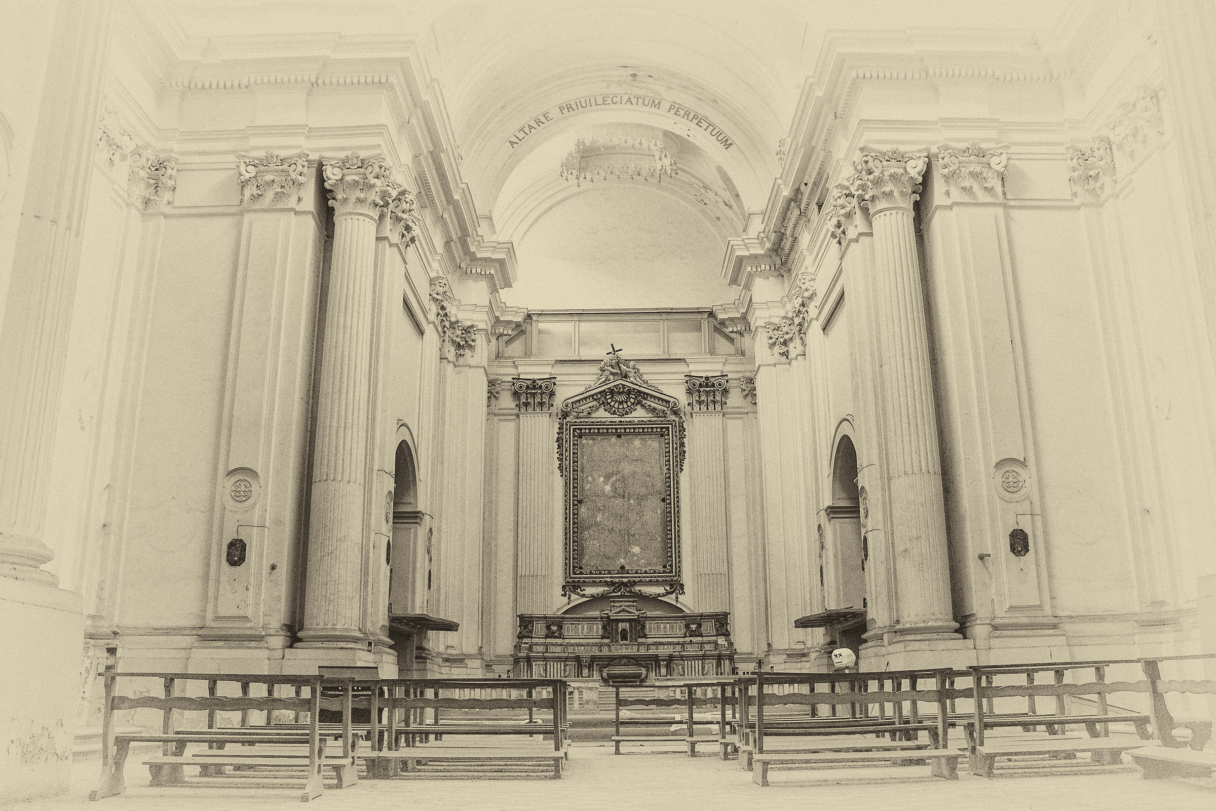 Church desecrated - Napoli