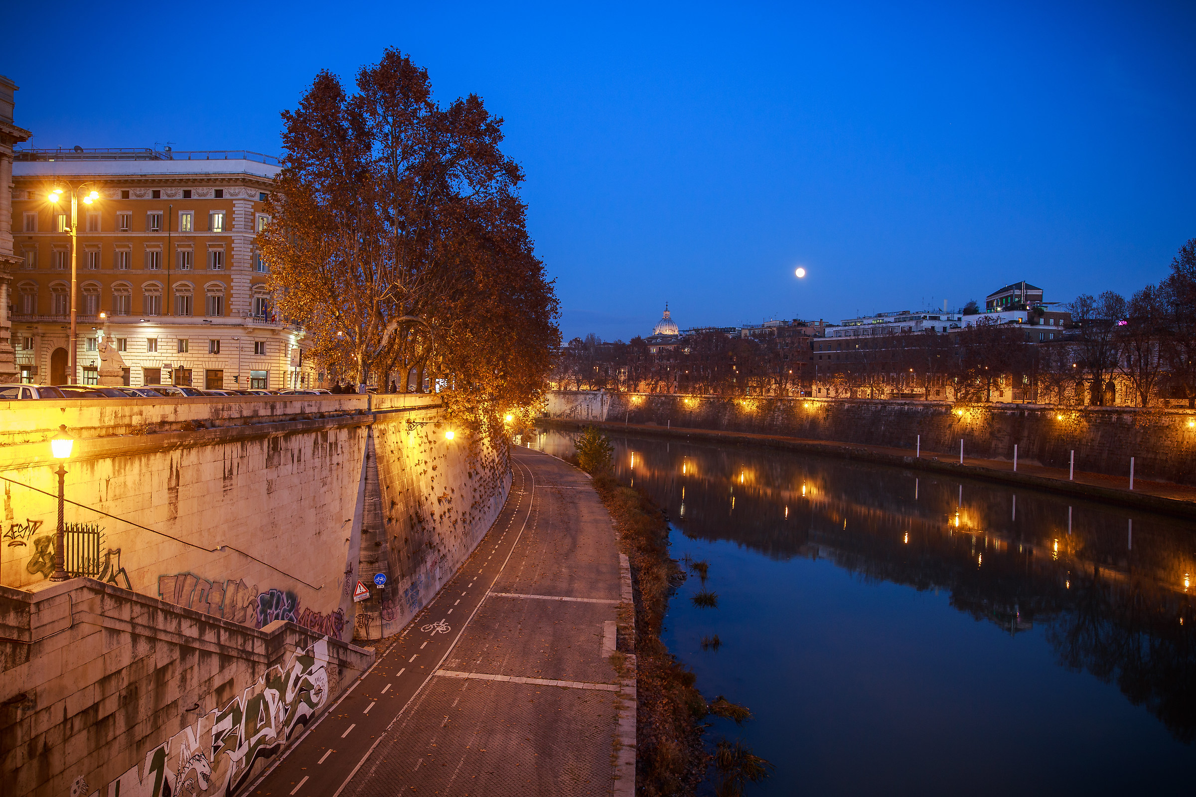 Blue hour on the Tiber