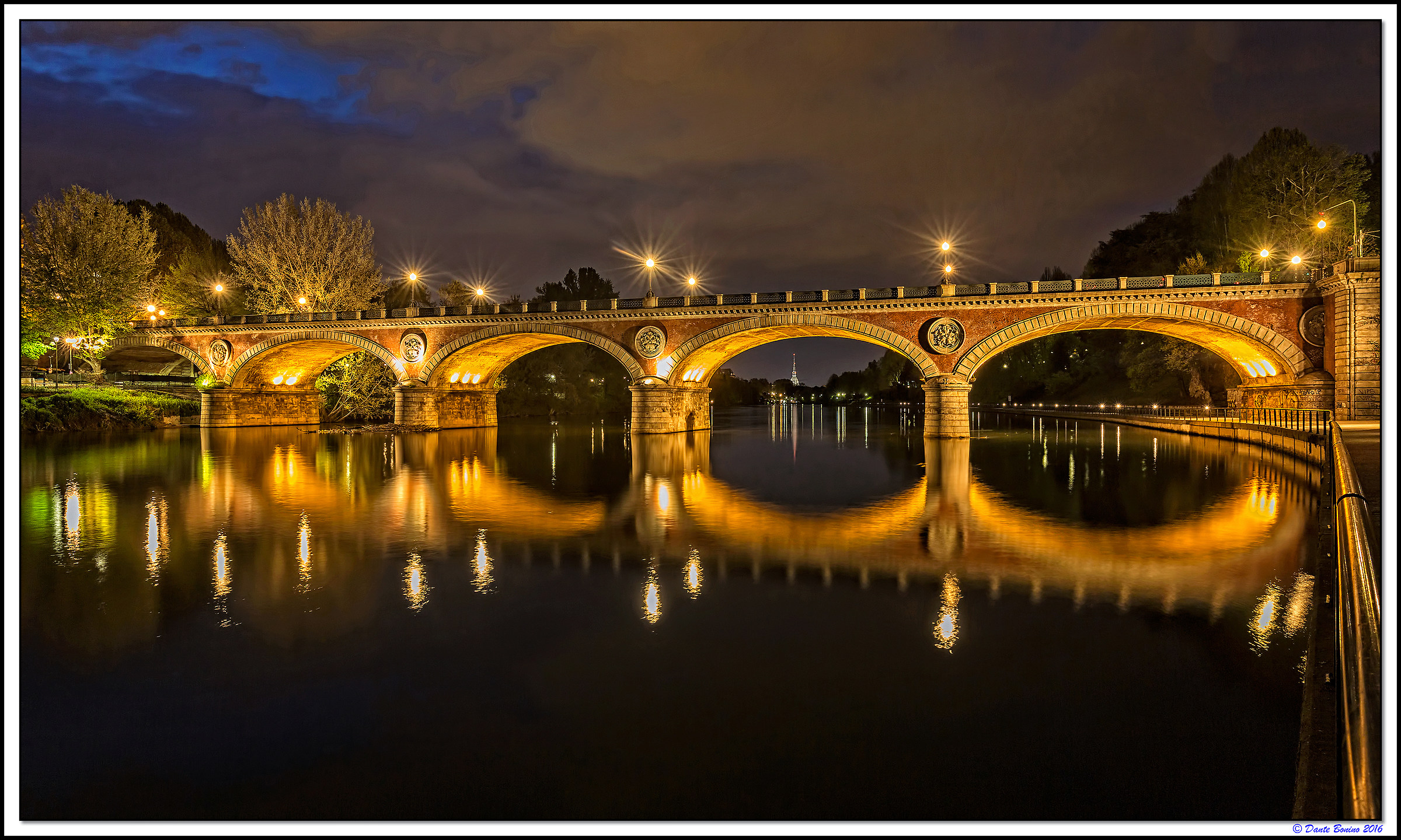 Ponte Isabella by night