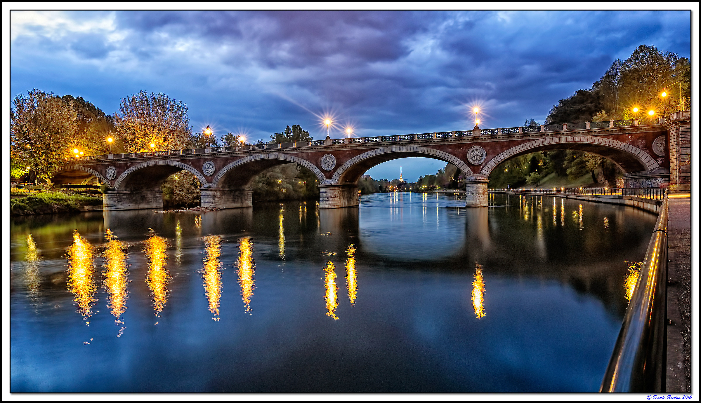 Ponte Isabella all'imbrunire