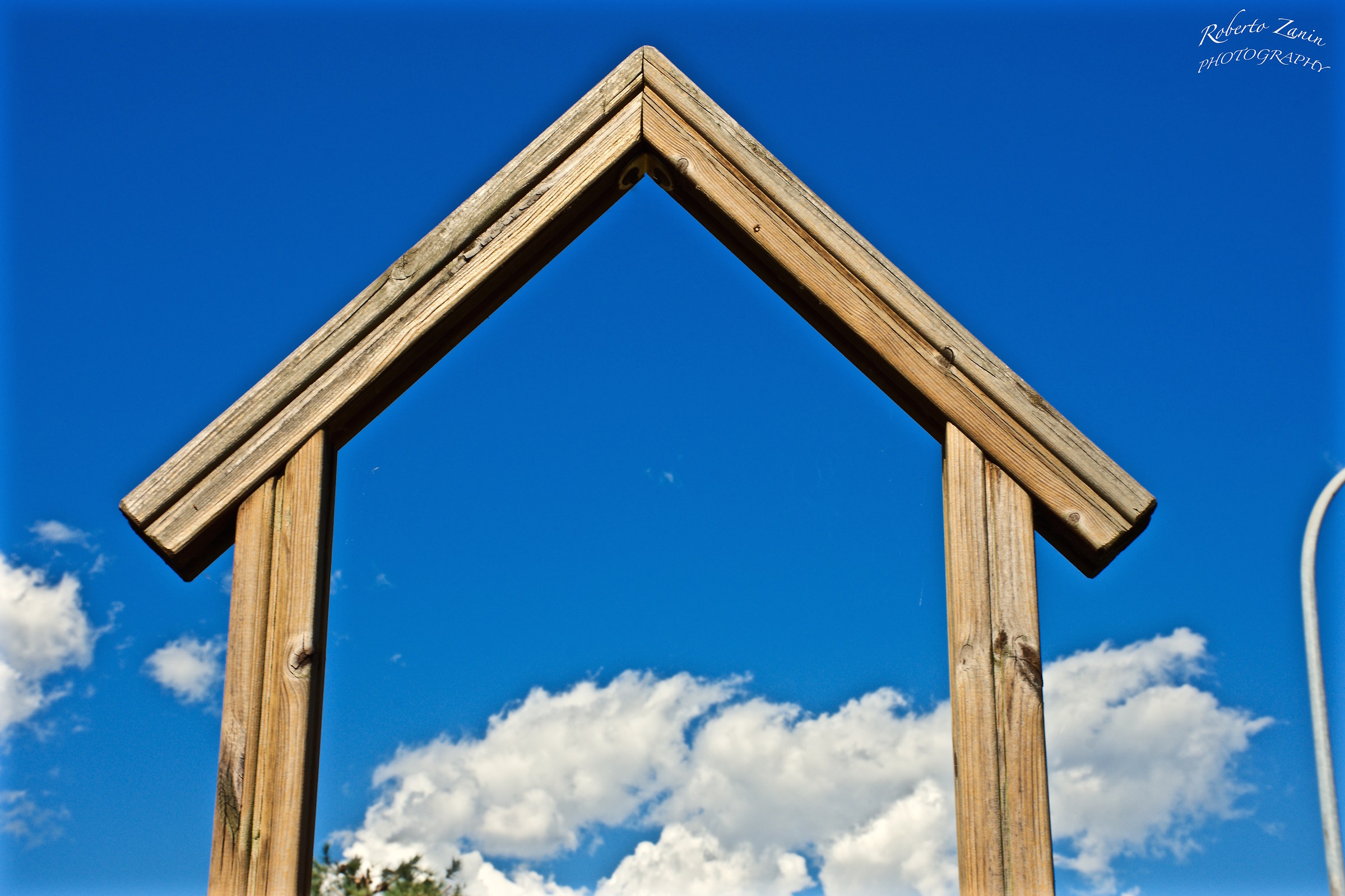 There was a very pretty house with no ceiling .......