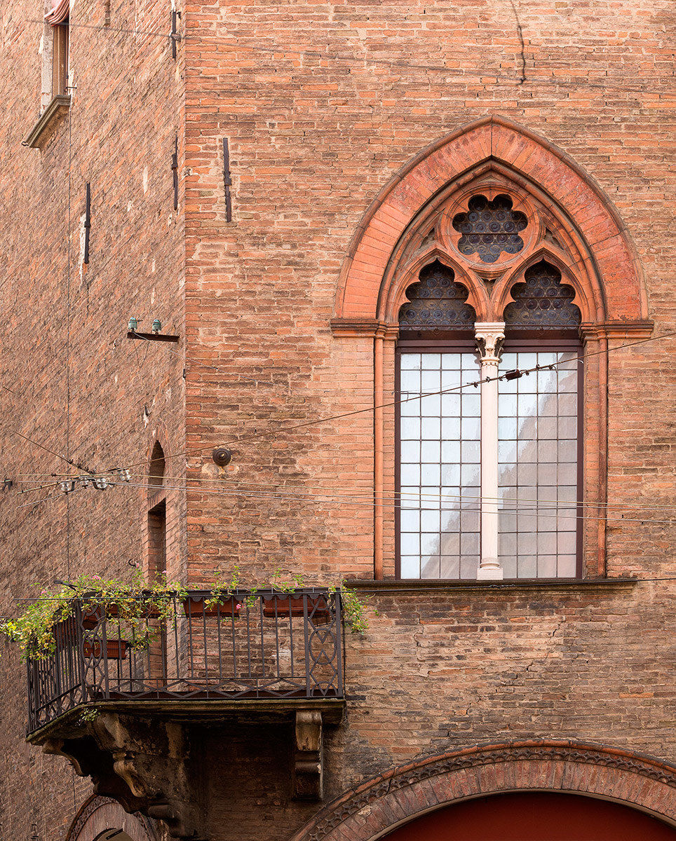 Mullioned window and corner balcony in Bologna