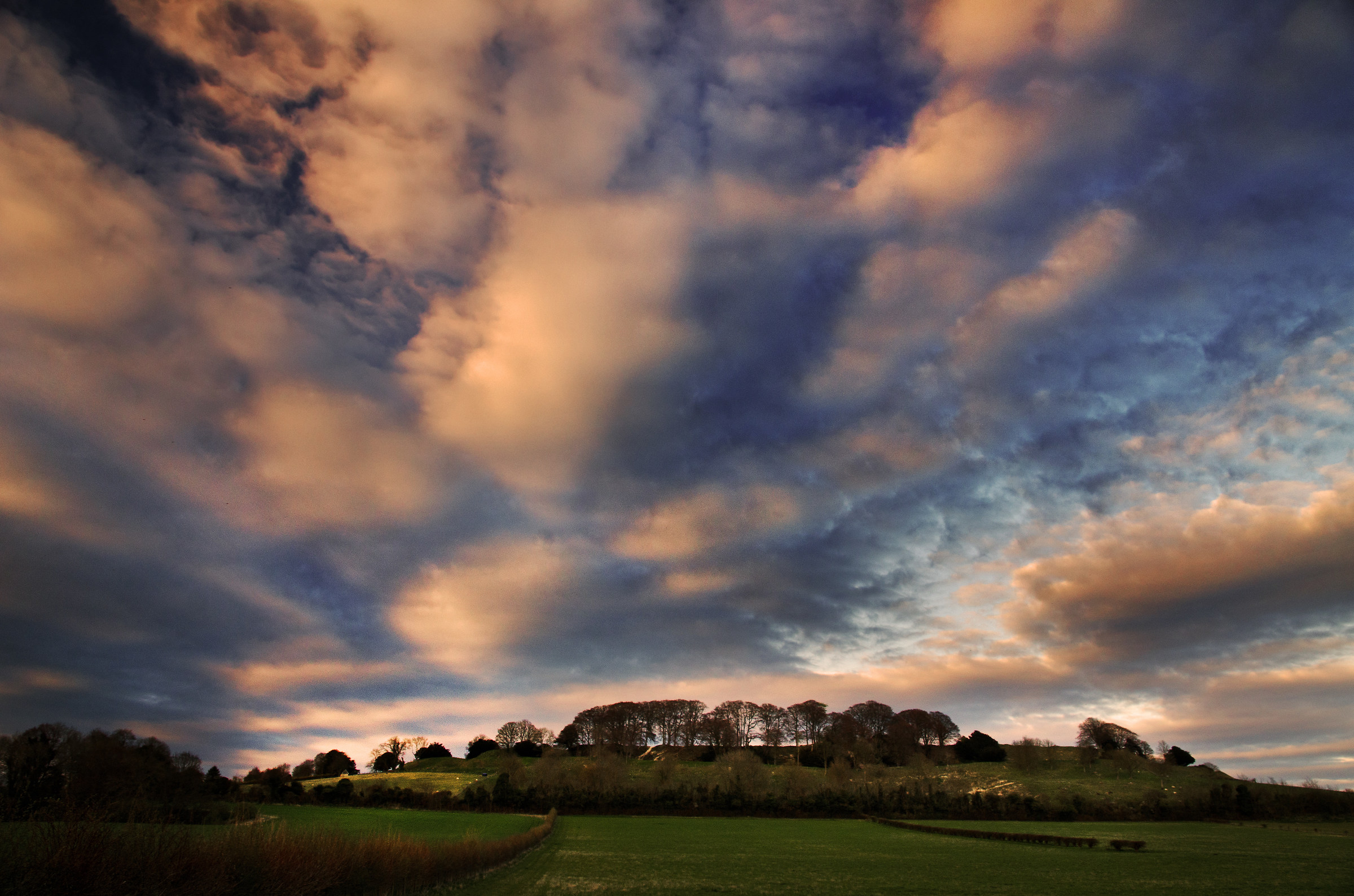 Sky a tarda sera su Old Sarum Hillfort