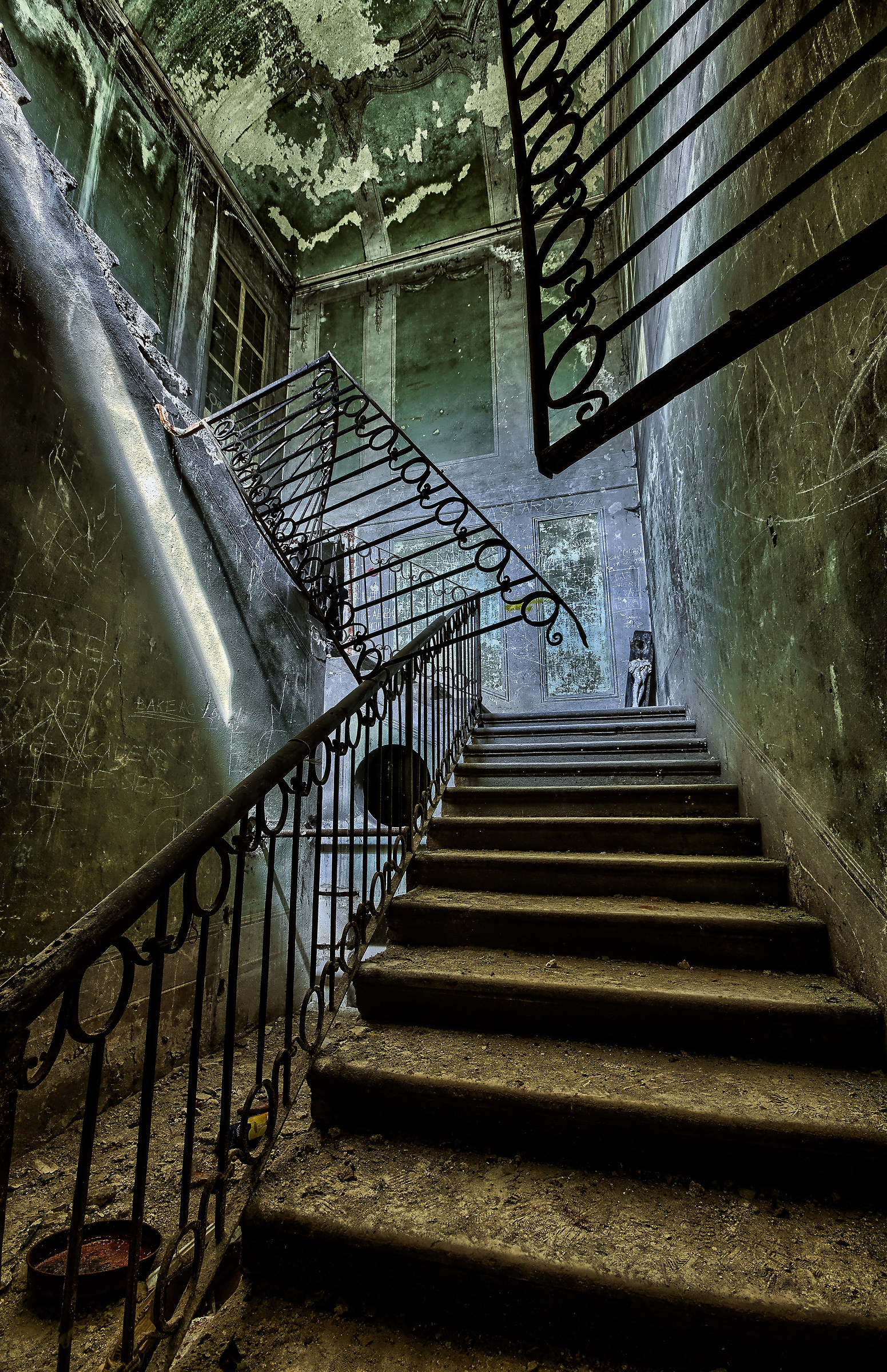 Villa Suspiria ... the staircase