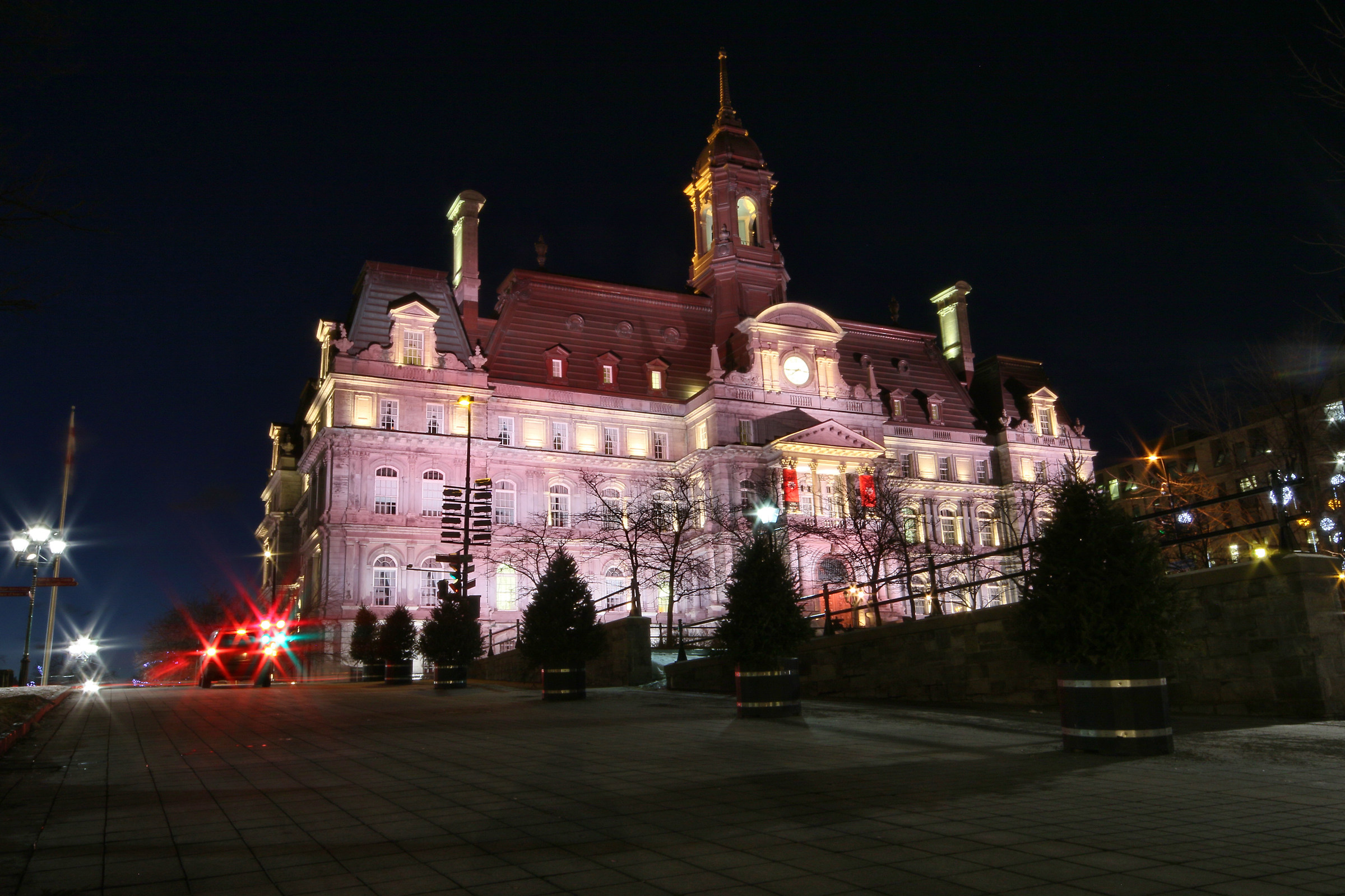 A Montreal il municipio di notte