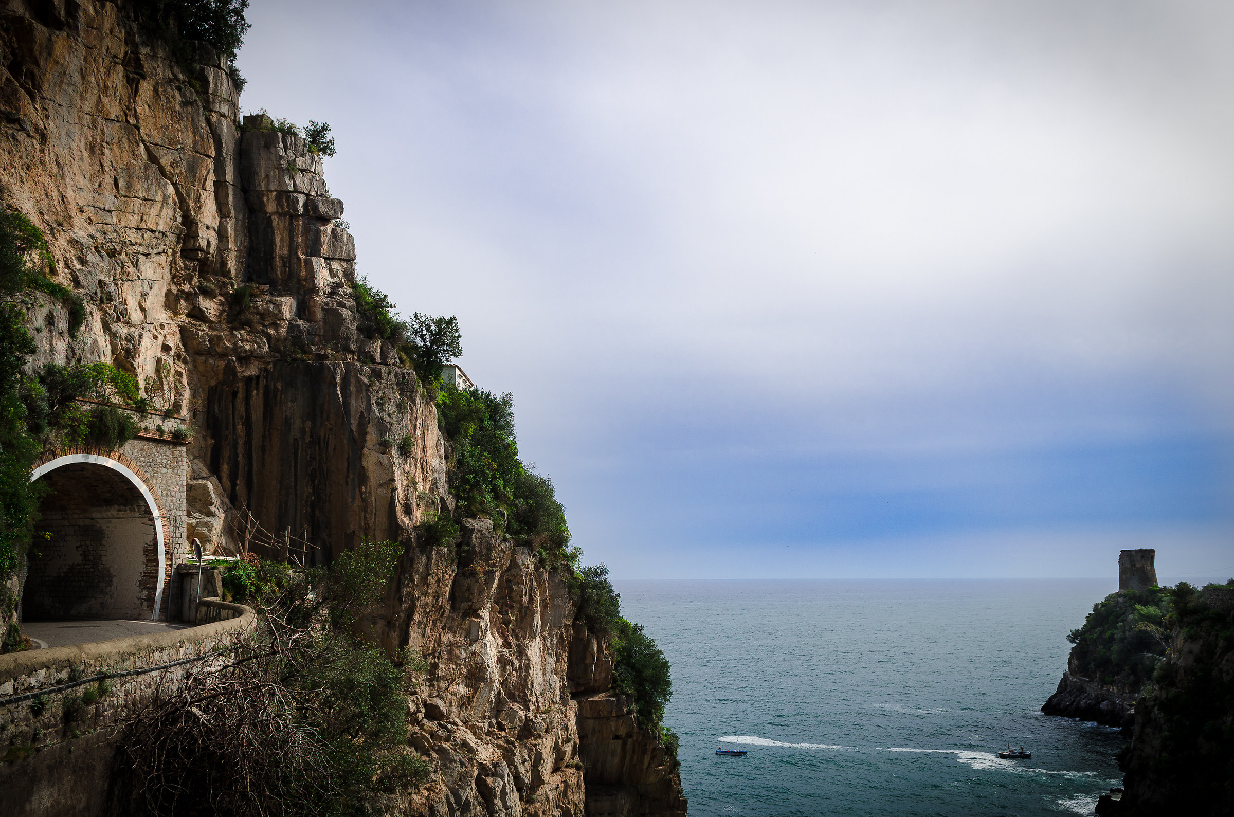 Furore between sea and mountains ...