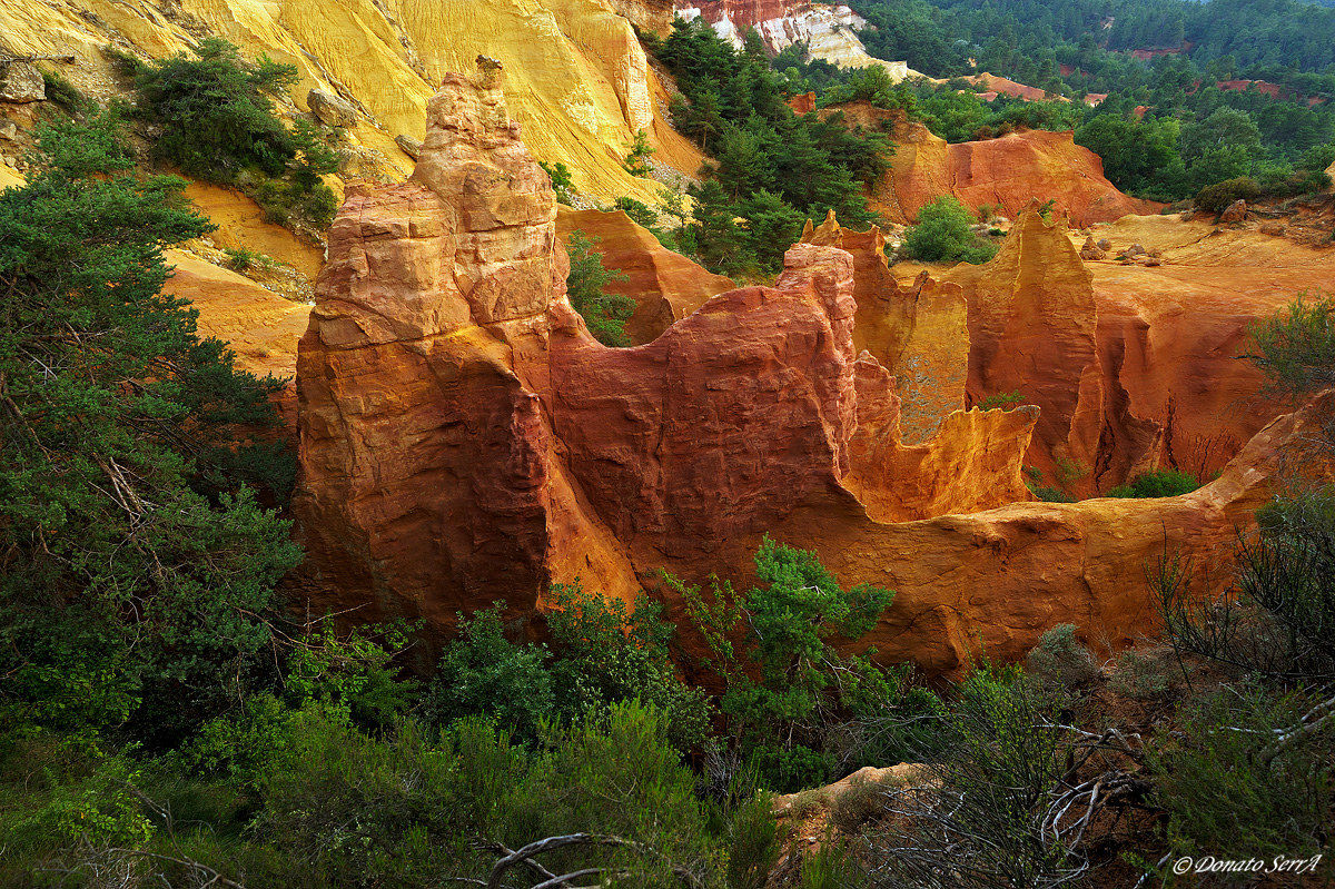 ocher sculptures in Colorado Provencal