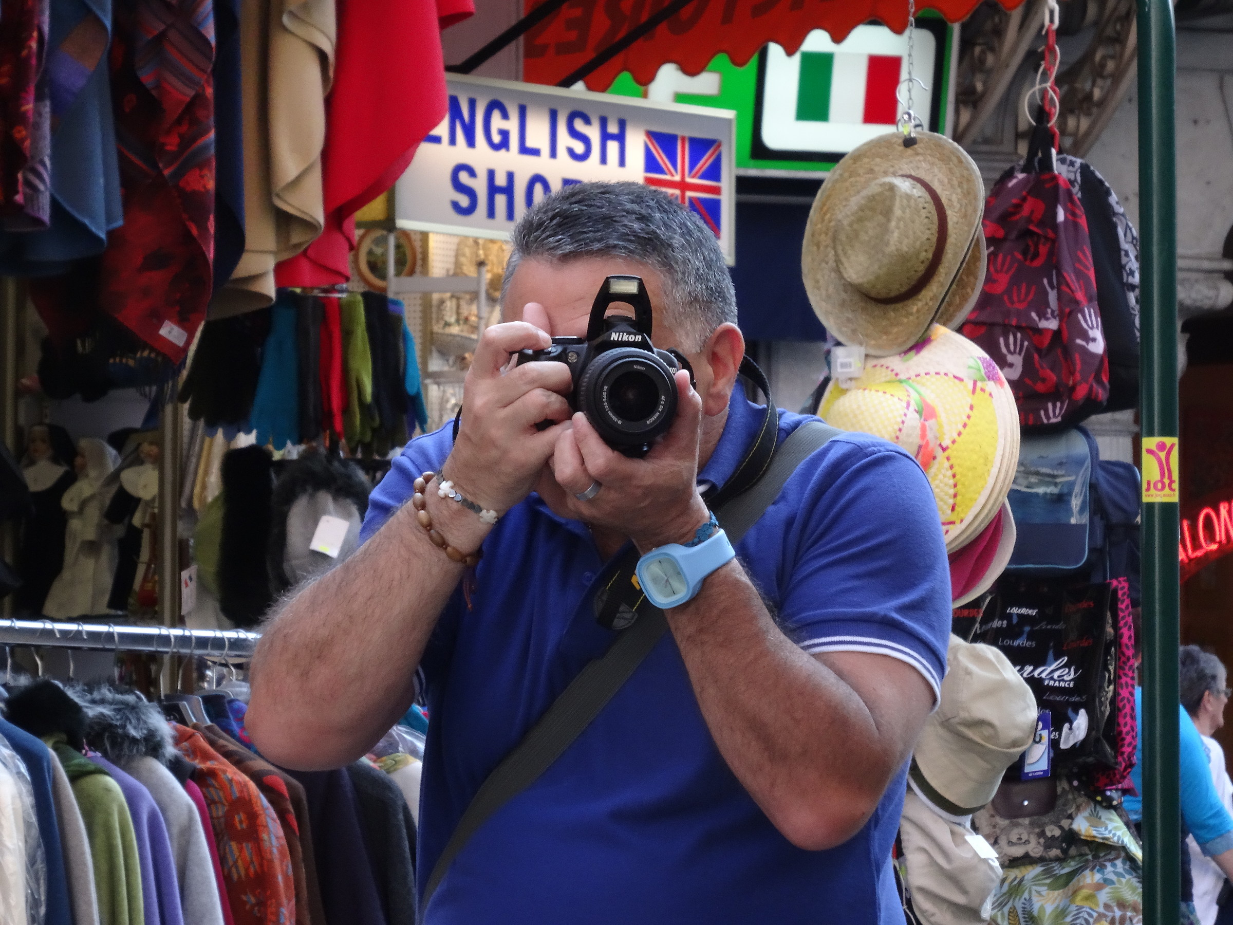 You make me a picture to me, I will bring a photo of you