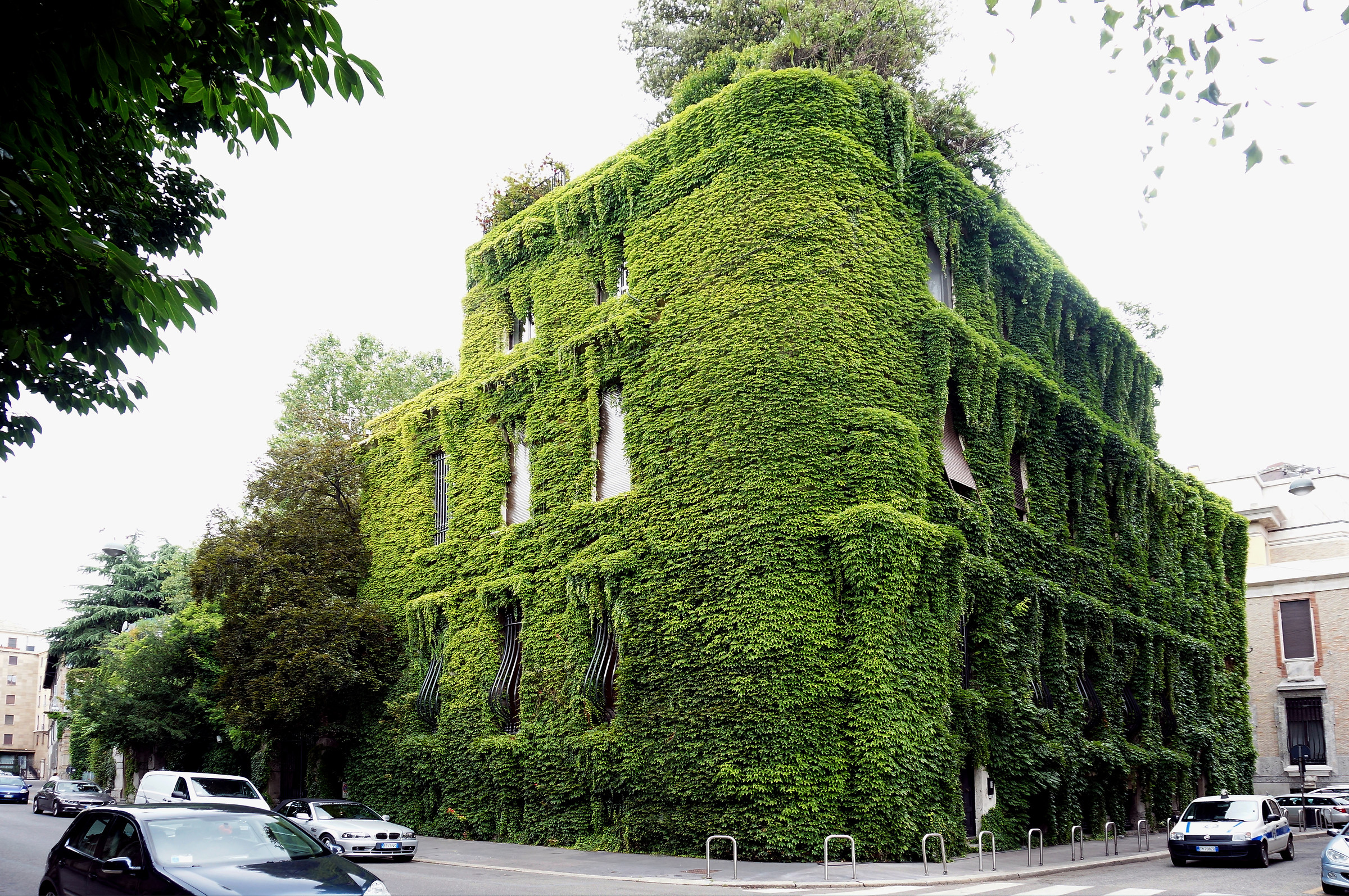 Who says that in Milan there is little green ......